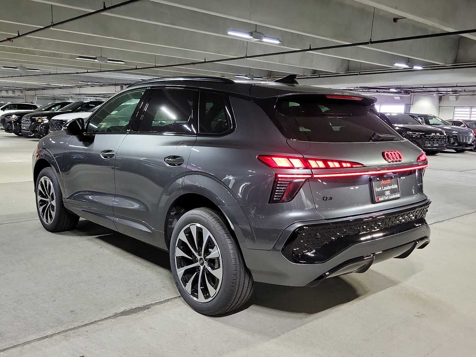 Thumbnail: 2026 Audi Q3 - 4