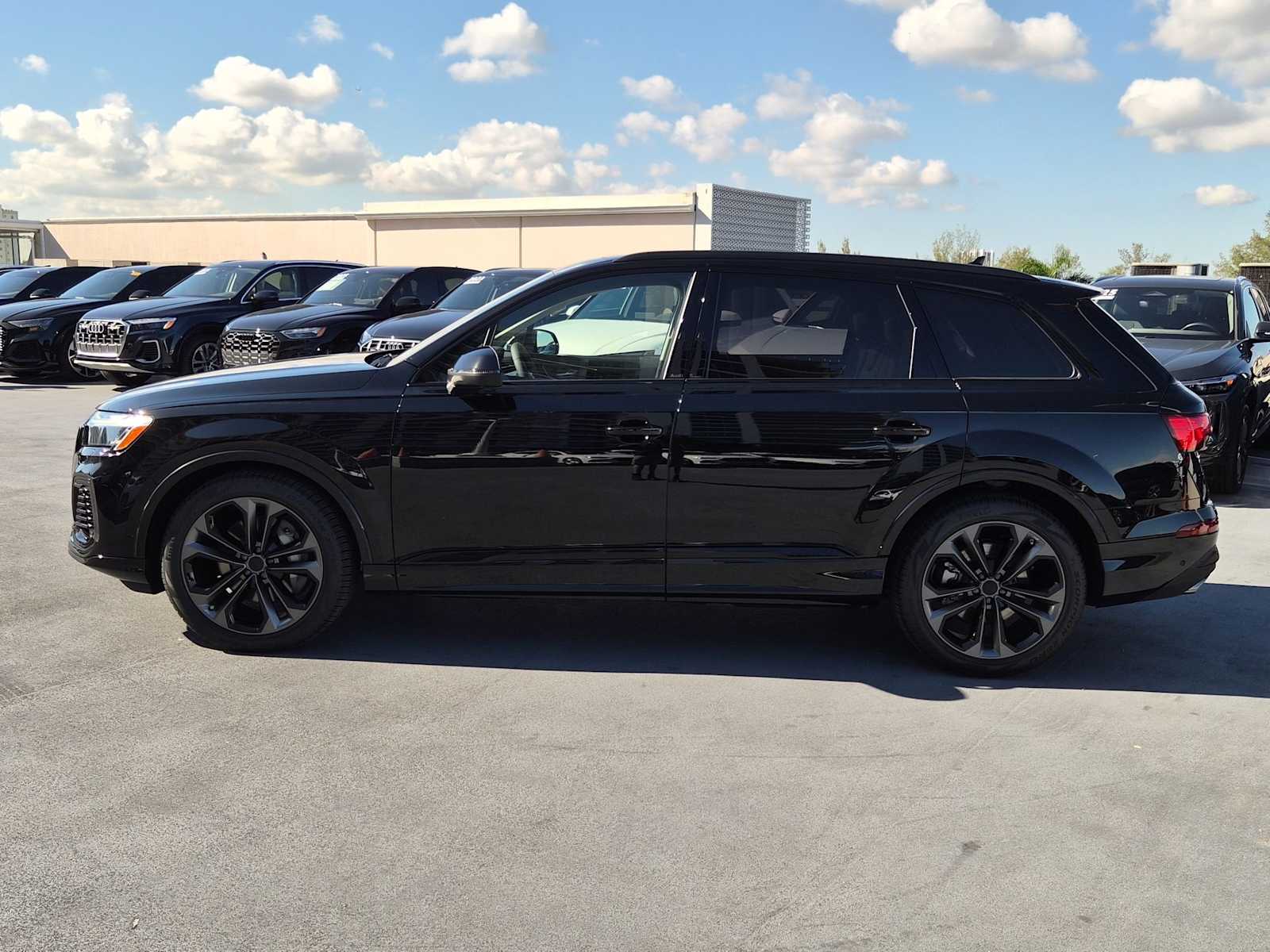 Thumbnail: 2026 Audi Q7 - 3