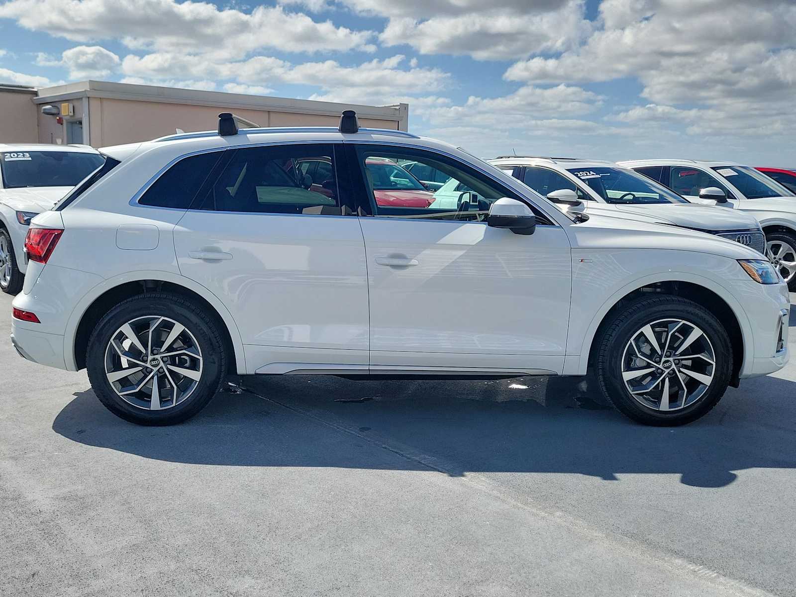 Thumbnail: 2023 Audi Q5 - 7