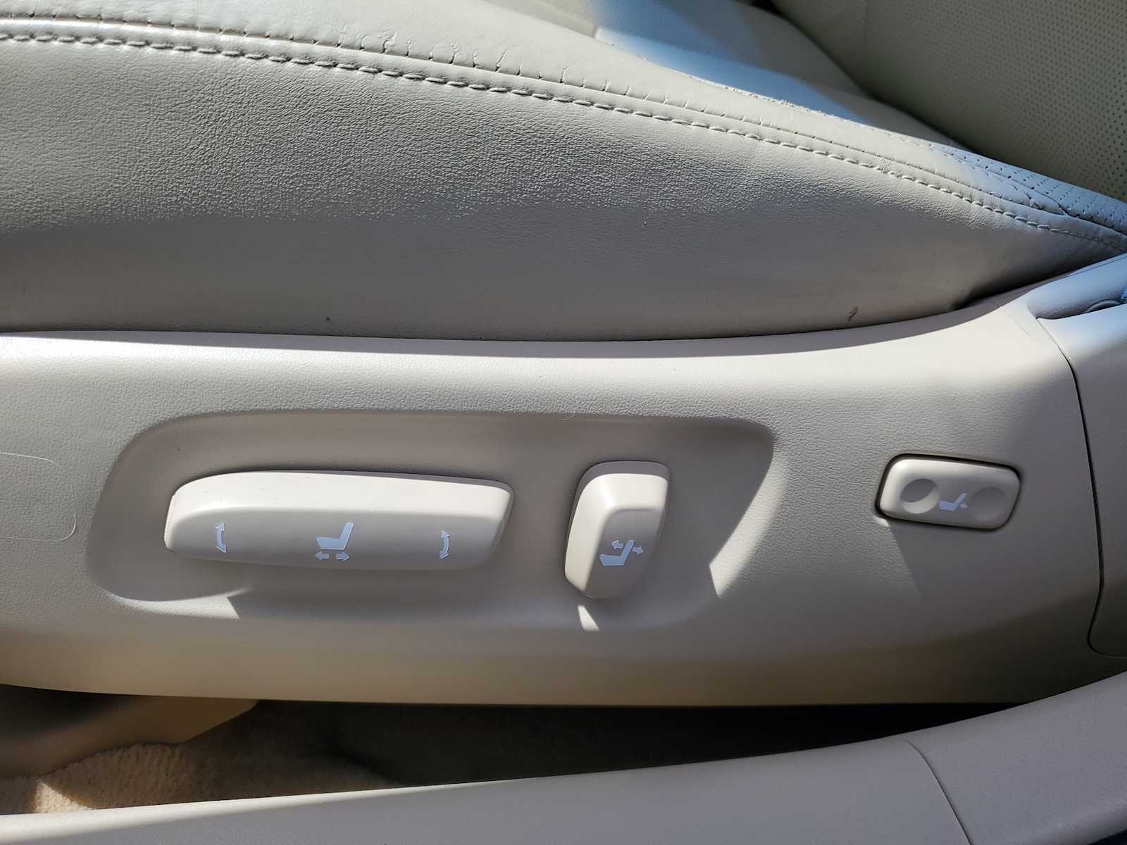 Thumbnail: 2012 Lexus ES - 12