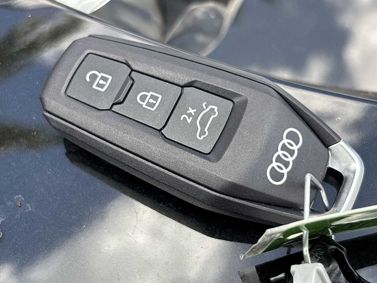 Thumbnail: 2025 Audi e-tron S - 34
