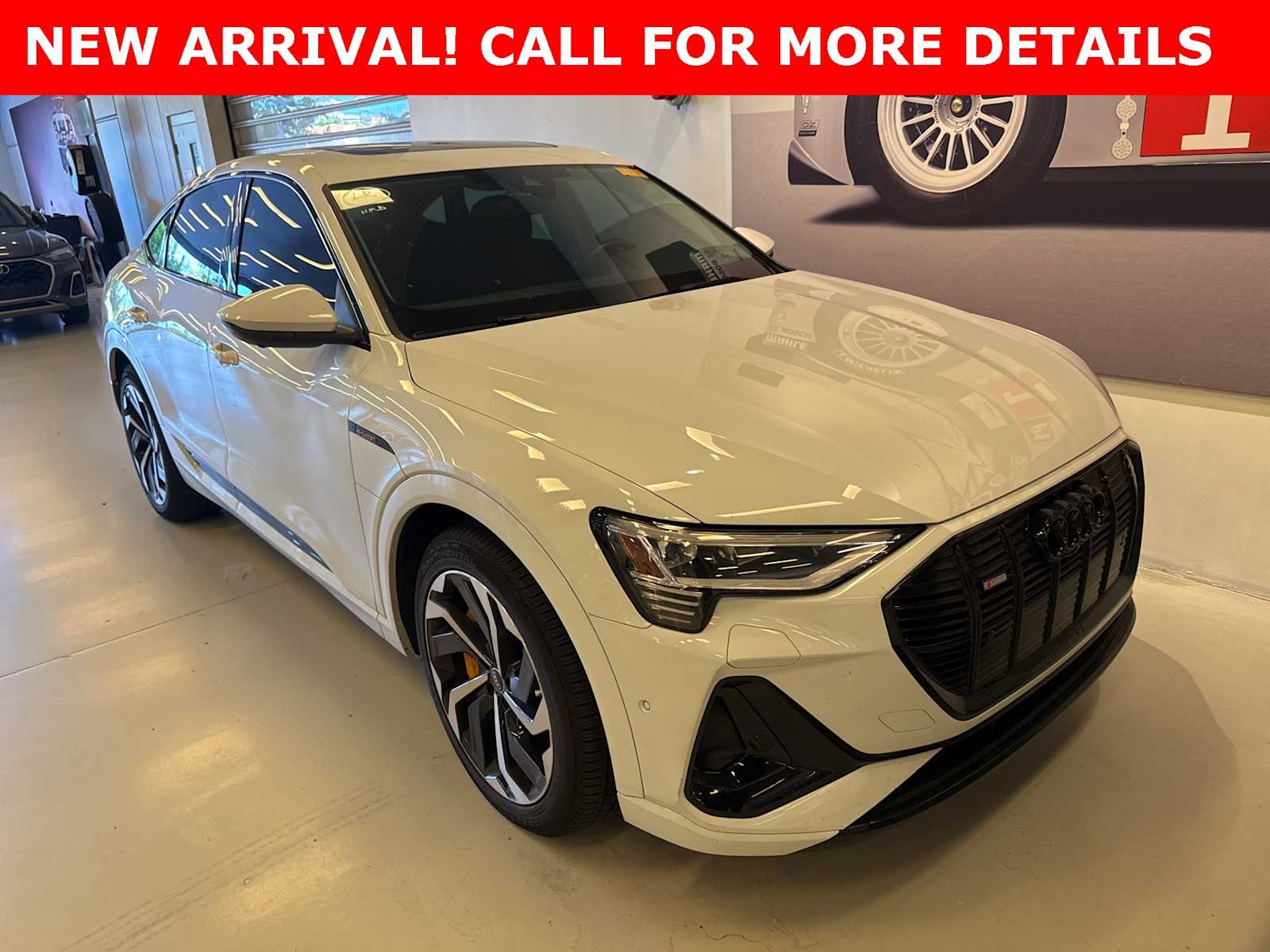 Thumbnail: 2022 Audi e-tron S - 2