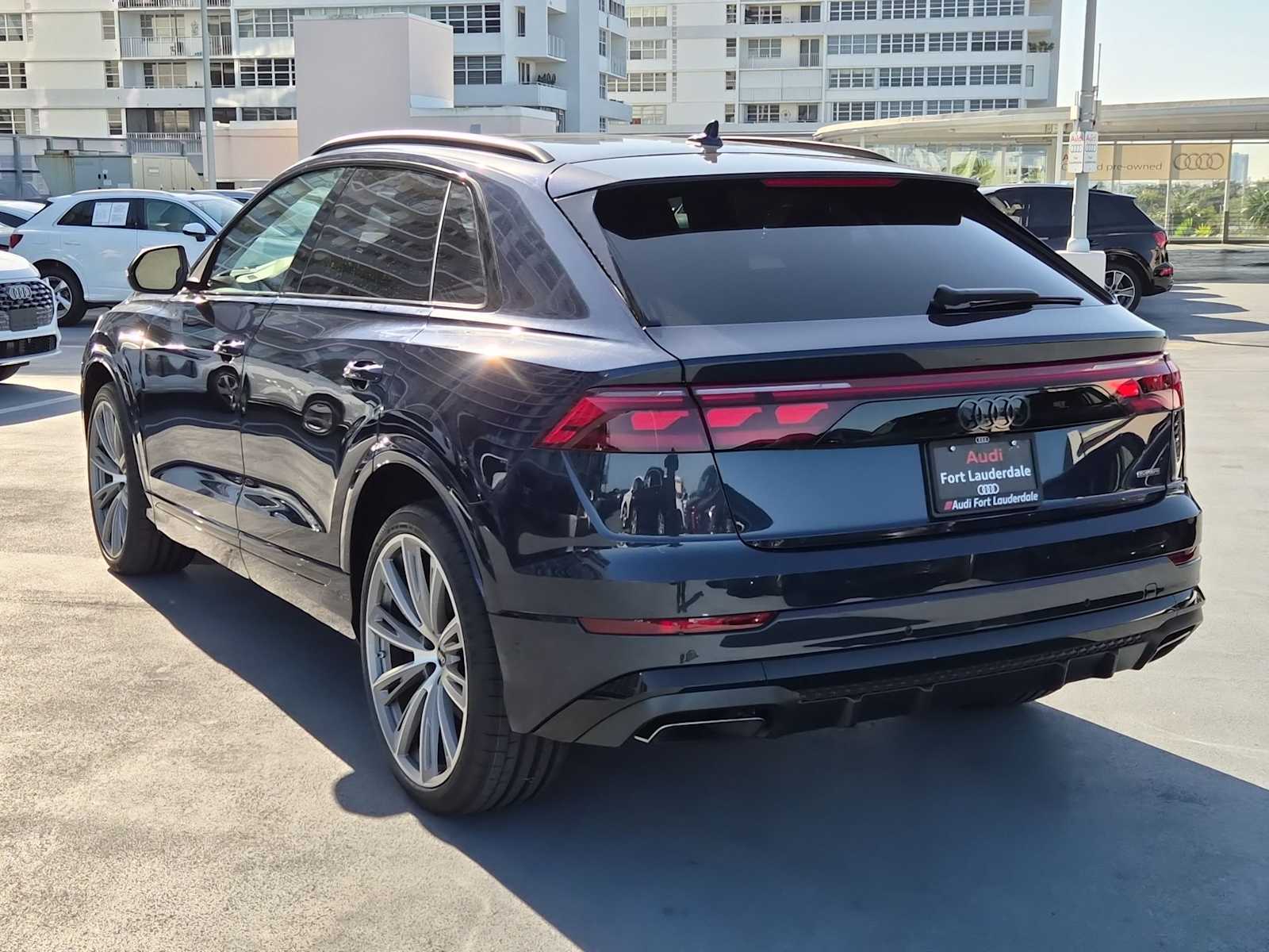 Thumbnail: 2026 Audi Q8 - 4