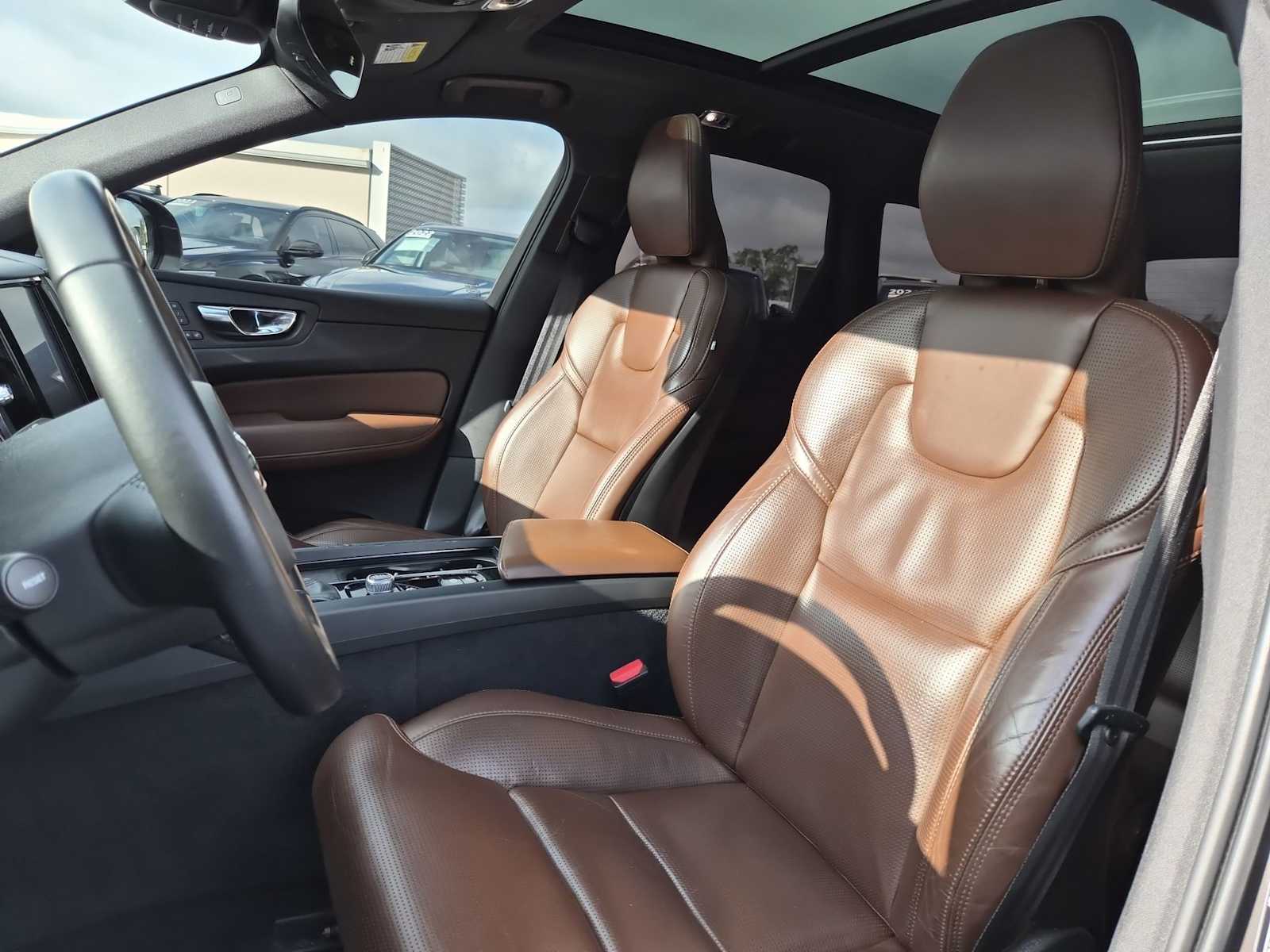 Thumbnail: 2021 Volvo XC60 - 15