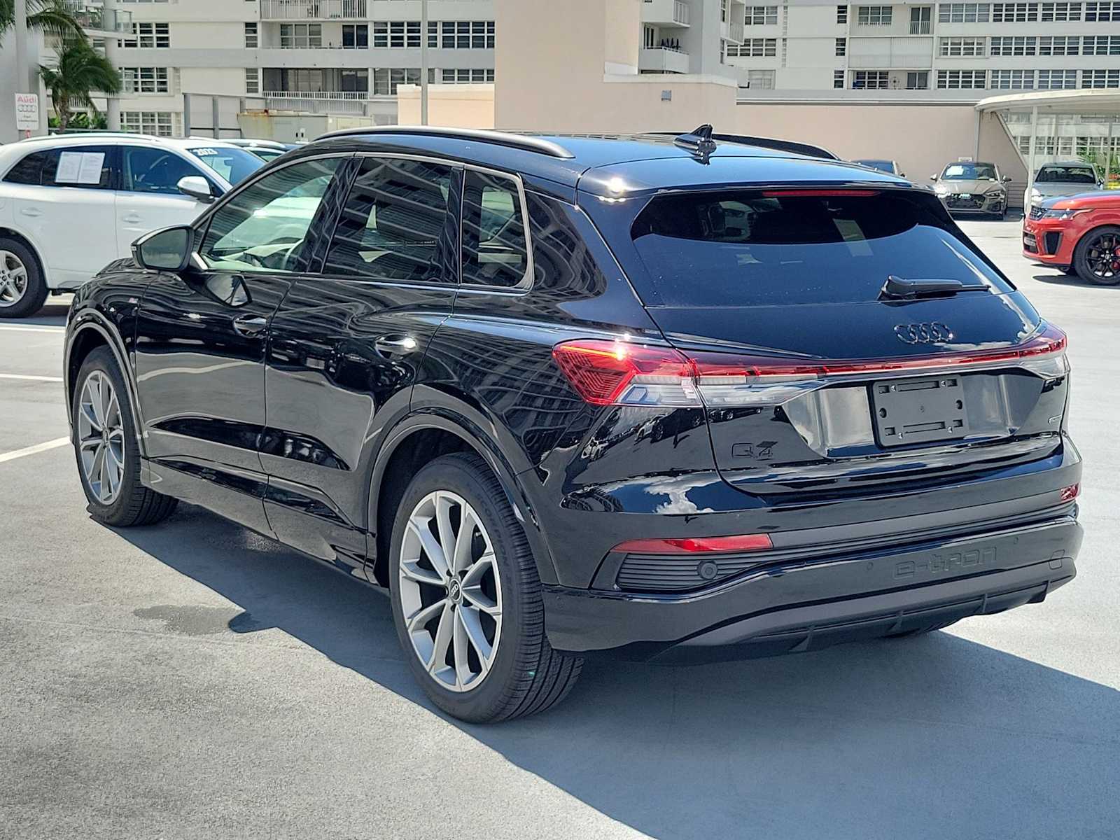 Thumbnail: 2026 Audi Q4 e-tron - 4