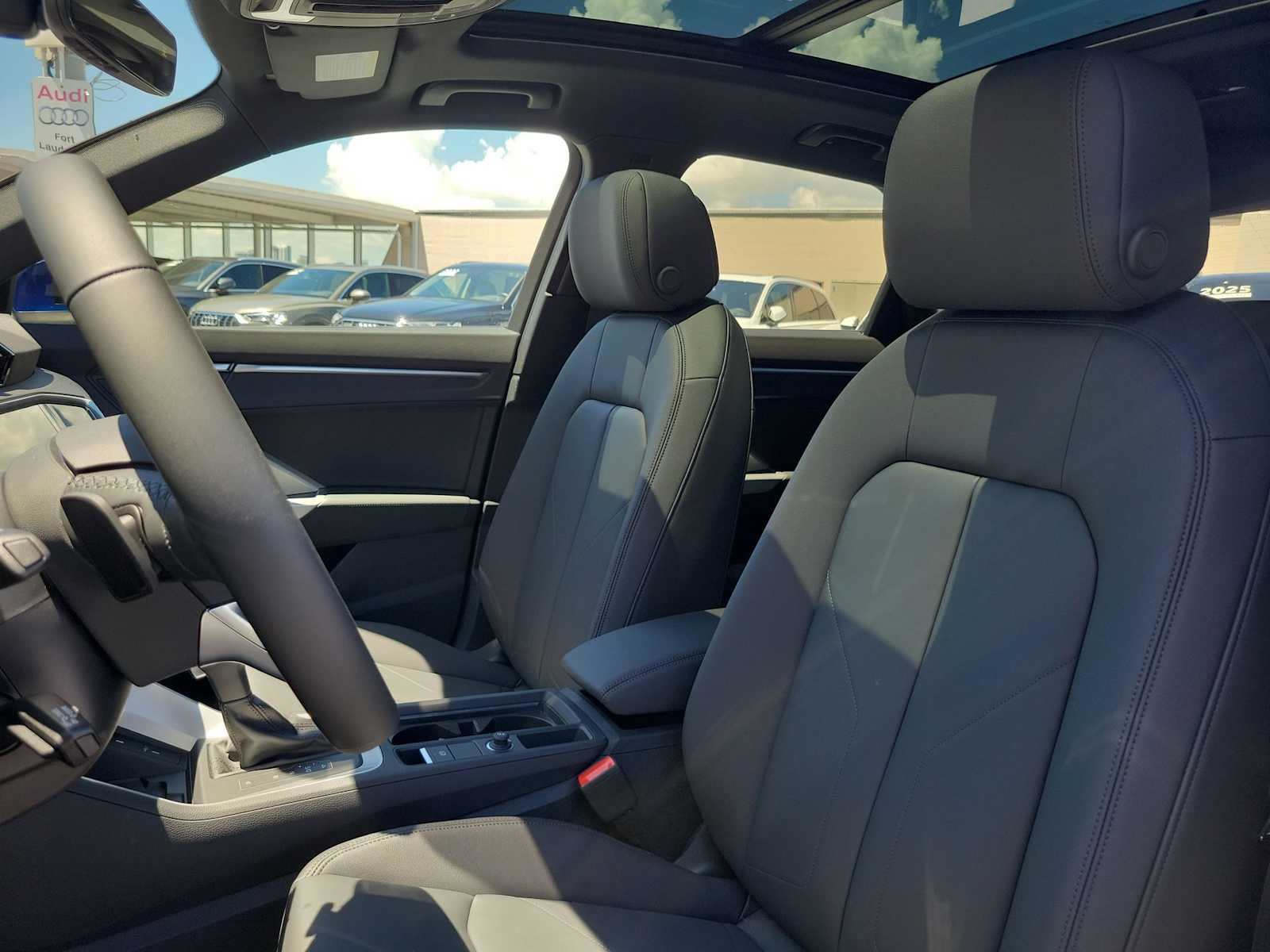 Thumbnail: 2025 Audi Q3 - 15