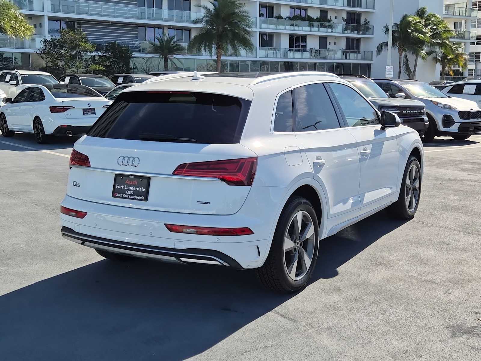 Thumbnail: 2022 Audi Q5 - 6