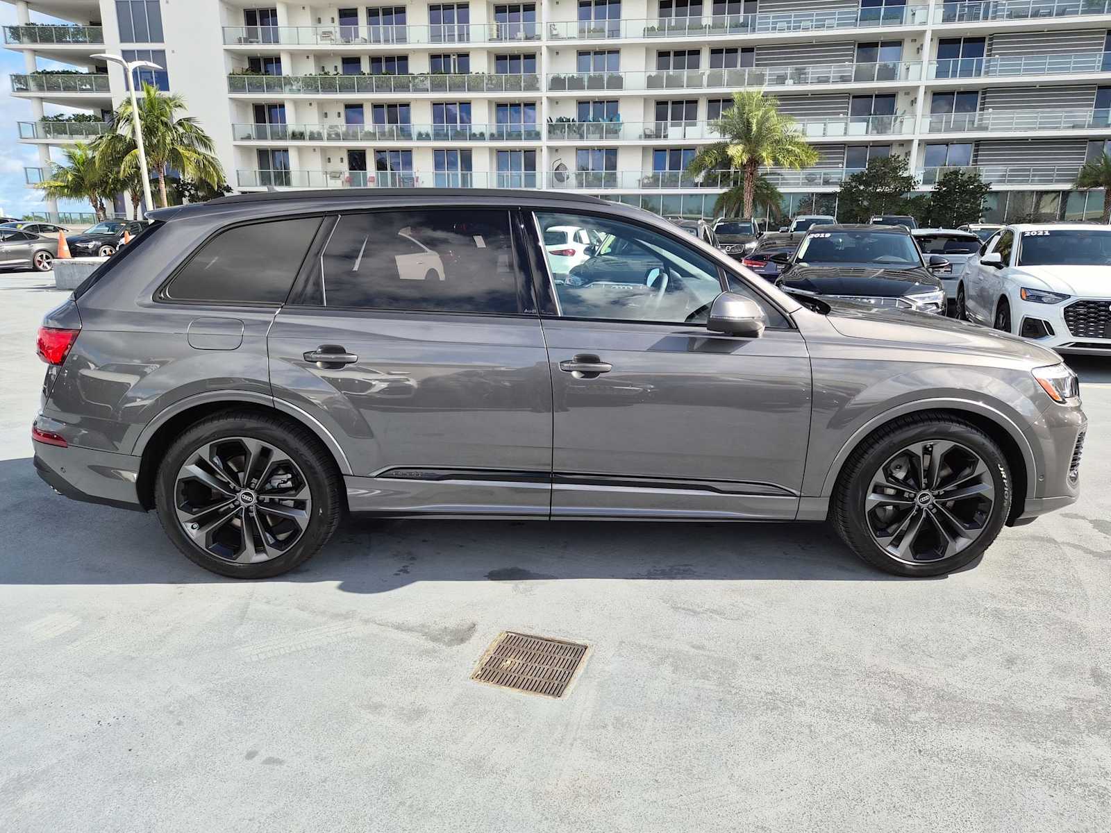 Thumbnail: 2026 Audi Q7 - 7