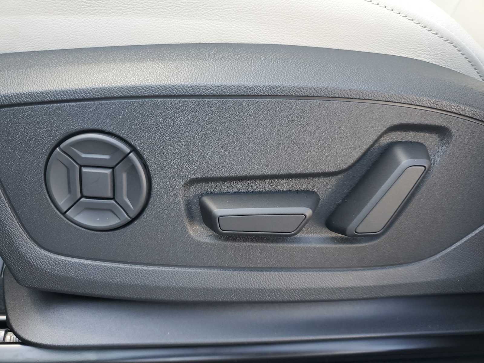 Thumbnail: 2025 Audi Q3 - 13