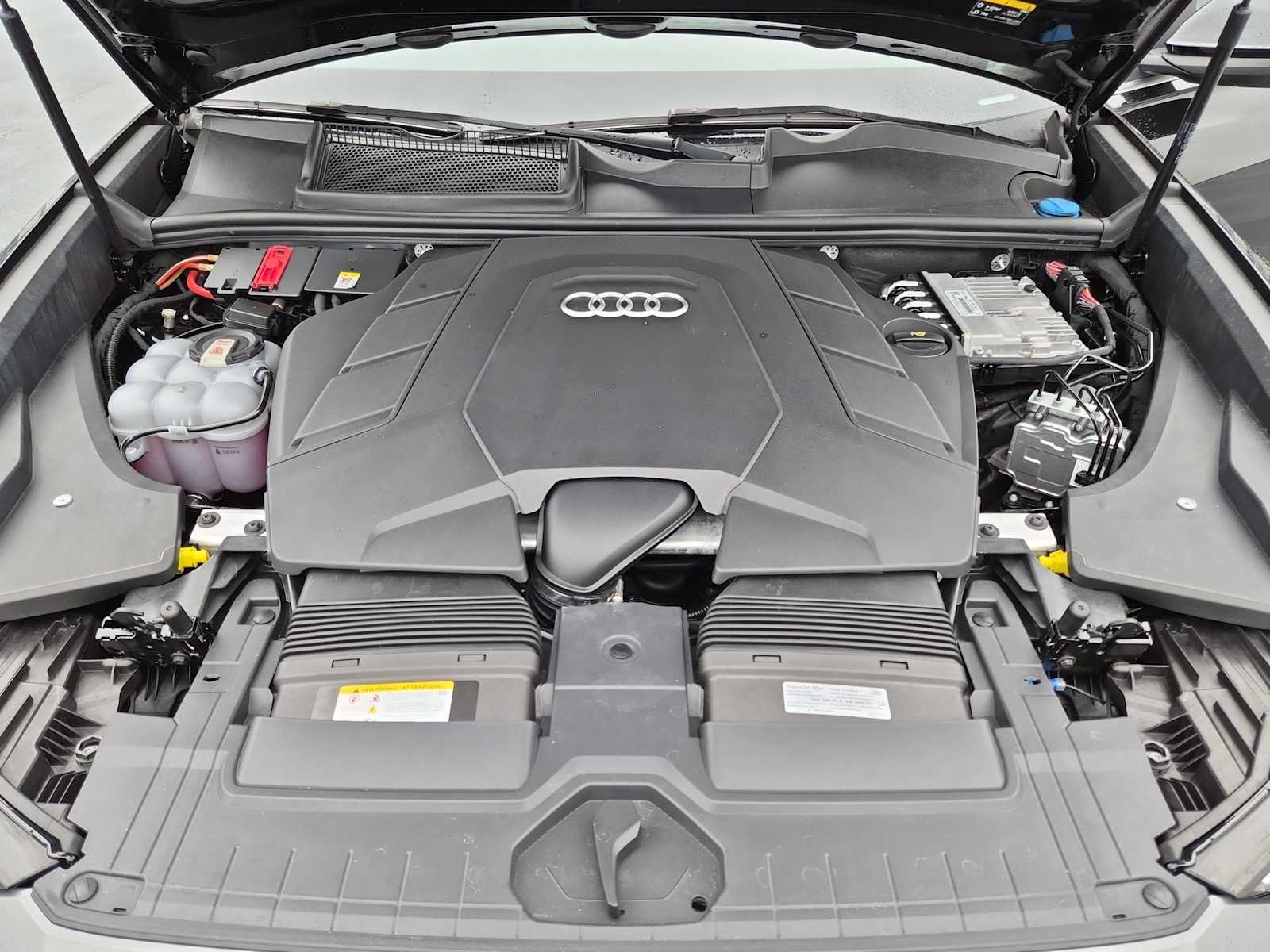 Thumbnail: 2023 Audi Q8 - 13