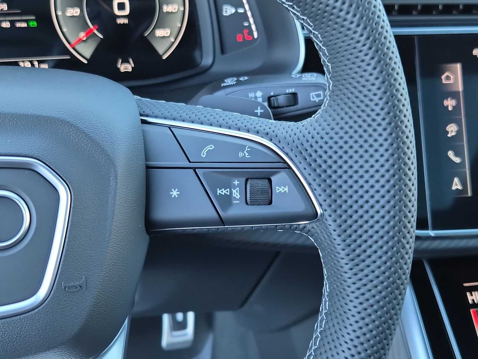 Thumbnail: 2026 Audi SQ7 - 22