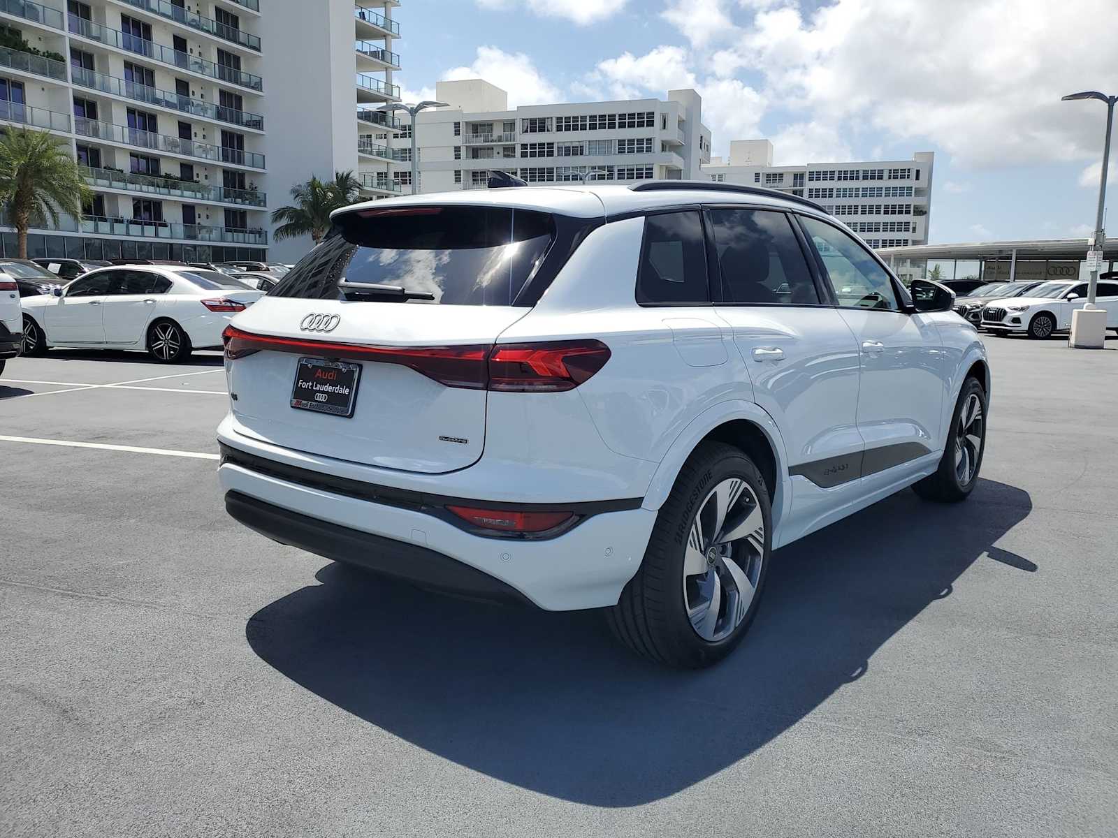 Thumbnail: 2025 Audi Q6 e-tron - 6