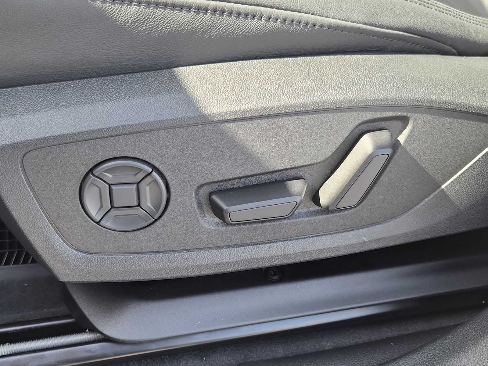 Thumbnail: 2025 Audi Q3 - 16