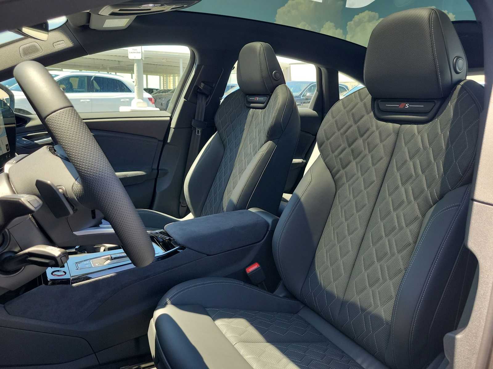 Thumbnail: 2025 Audi e-tron S - 15