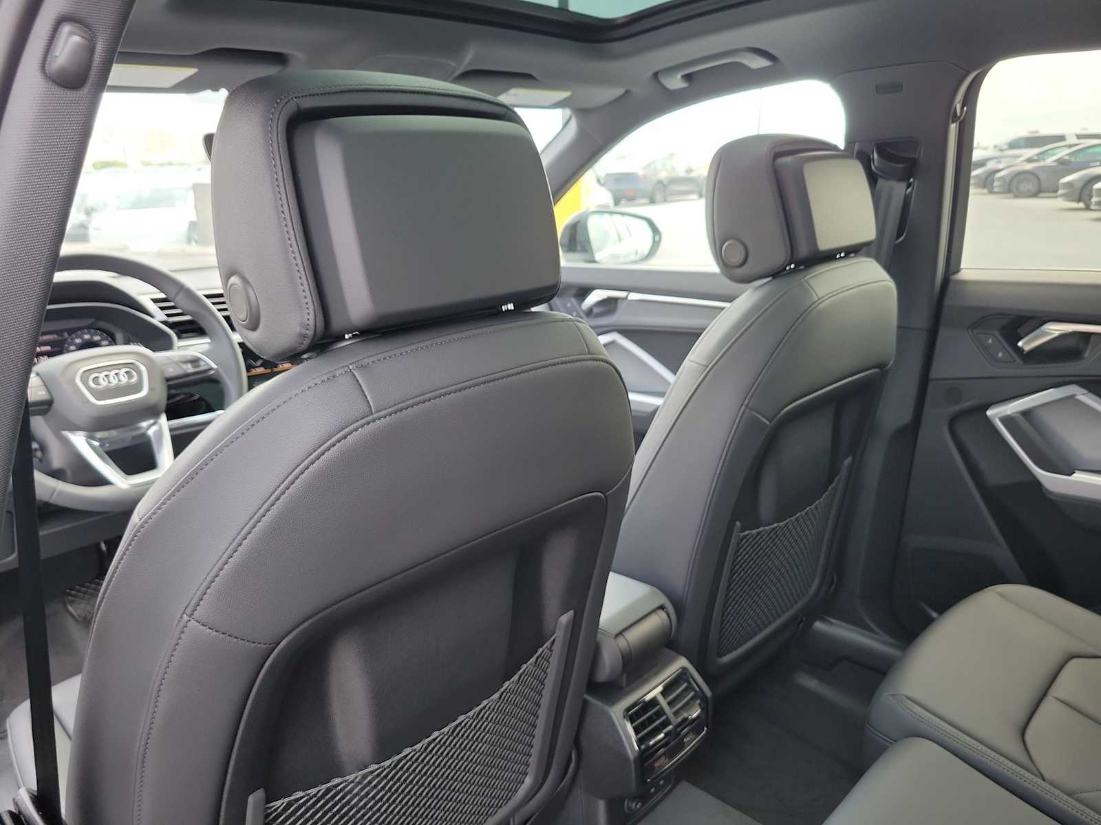 Thumbnail: 2025 Audi Q3 - 17