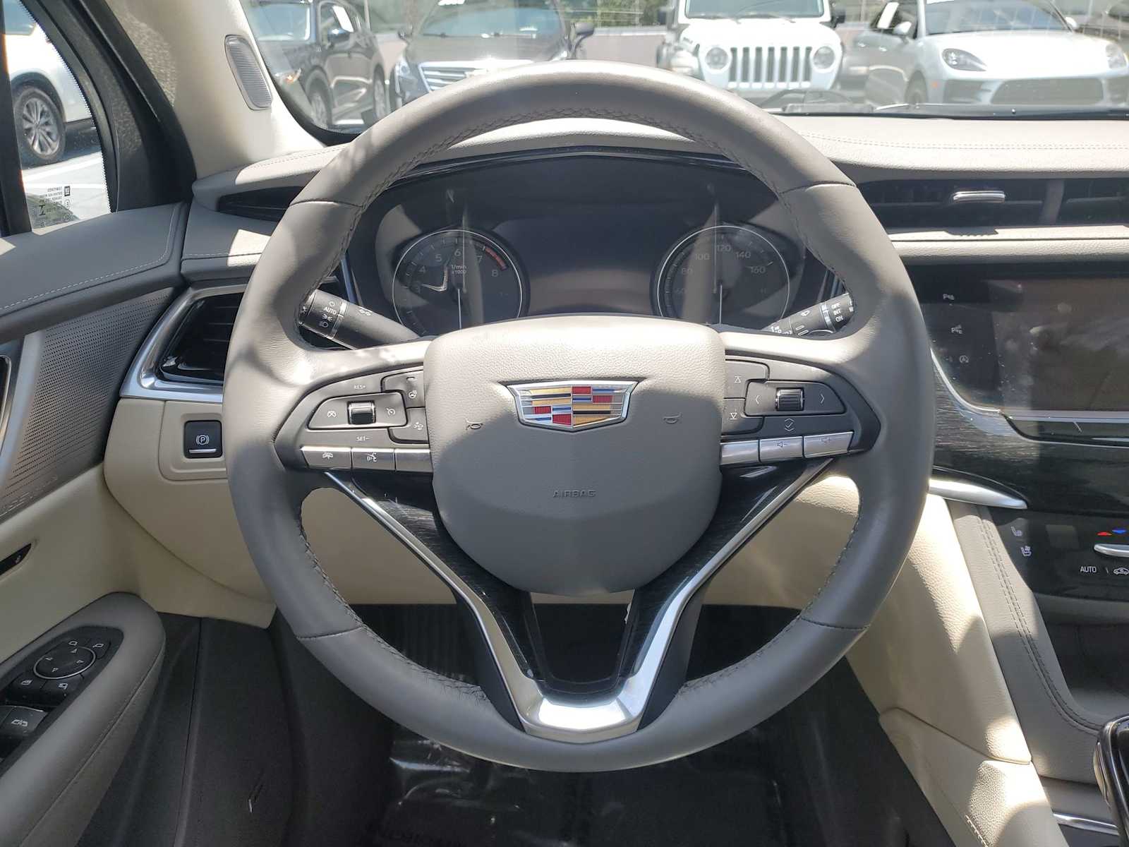 Thumbnail: 2023 Cadillac XT6 - 16