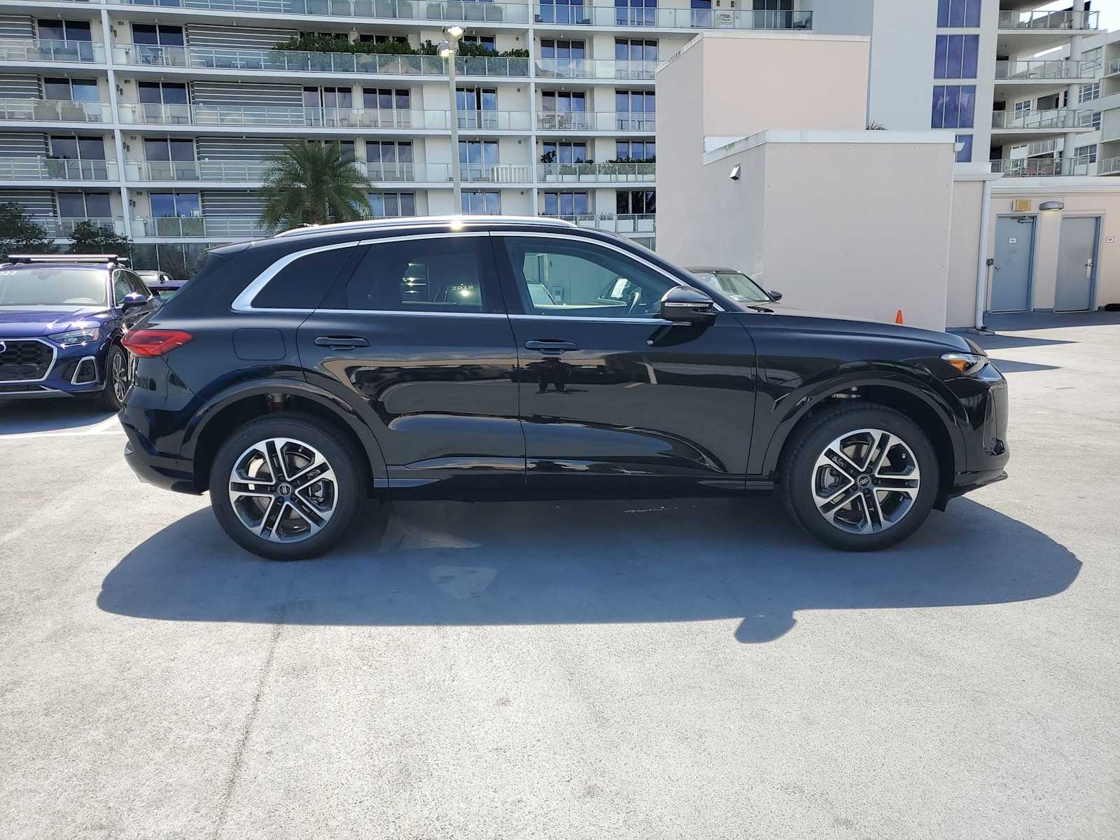 Thumbnail: 2025 Audi Q5 - 7