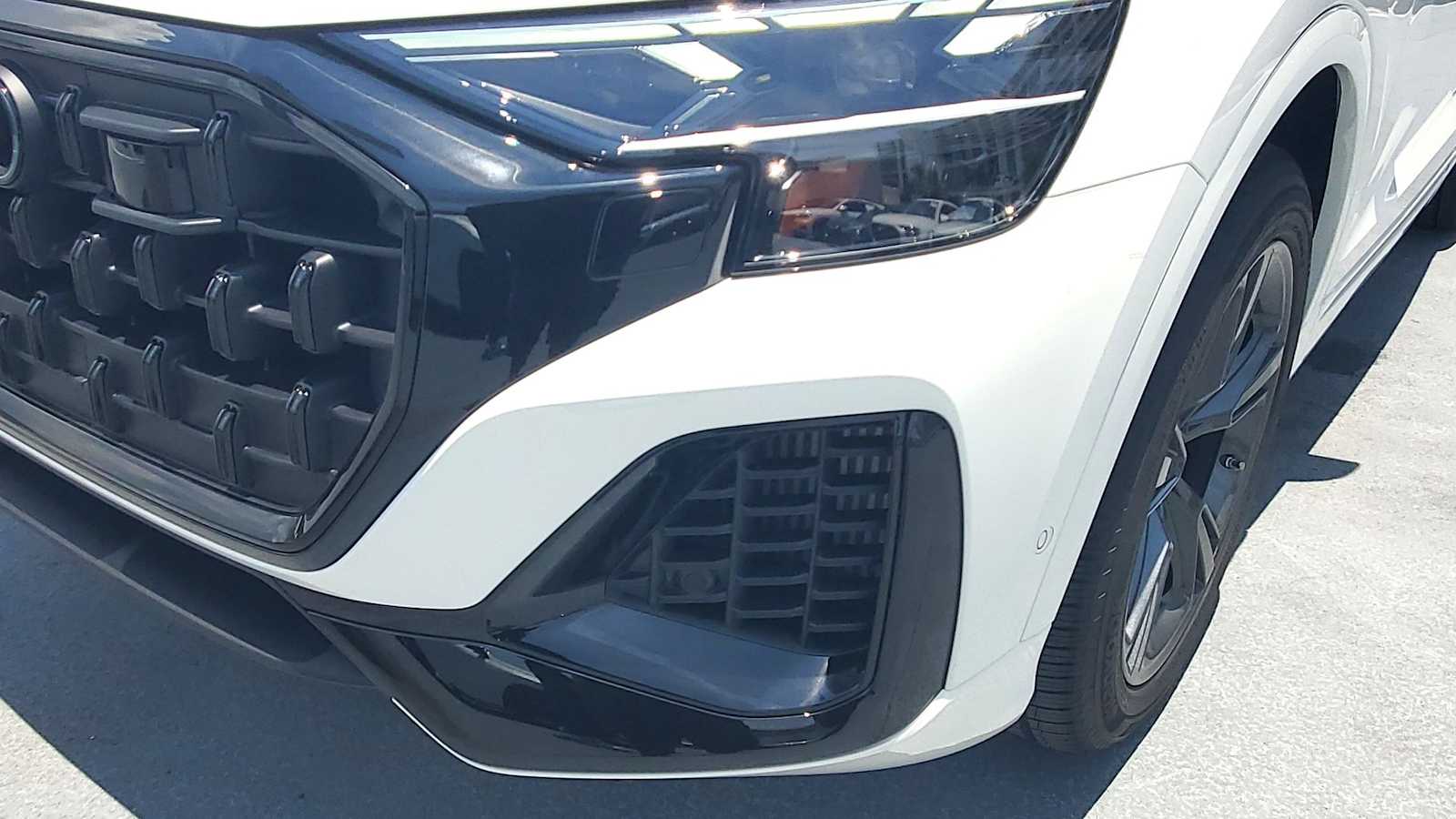 Thumbnail: 2026 Audi Q8 - 10