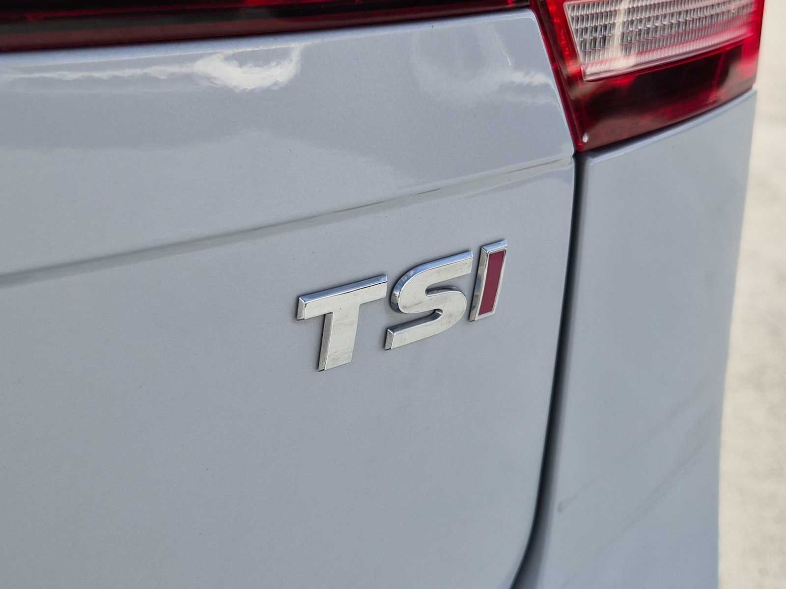 Thumbnail: 2018 Volkswagen Tiguan - 11