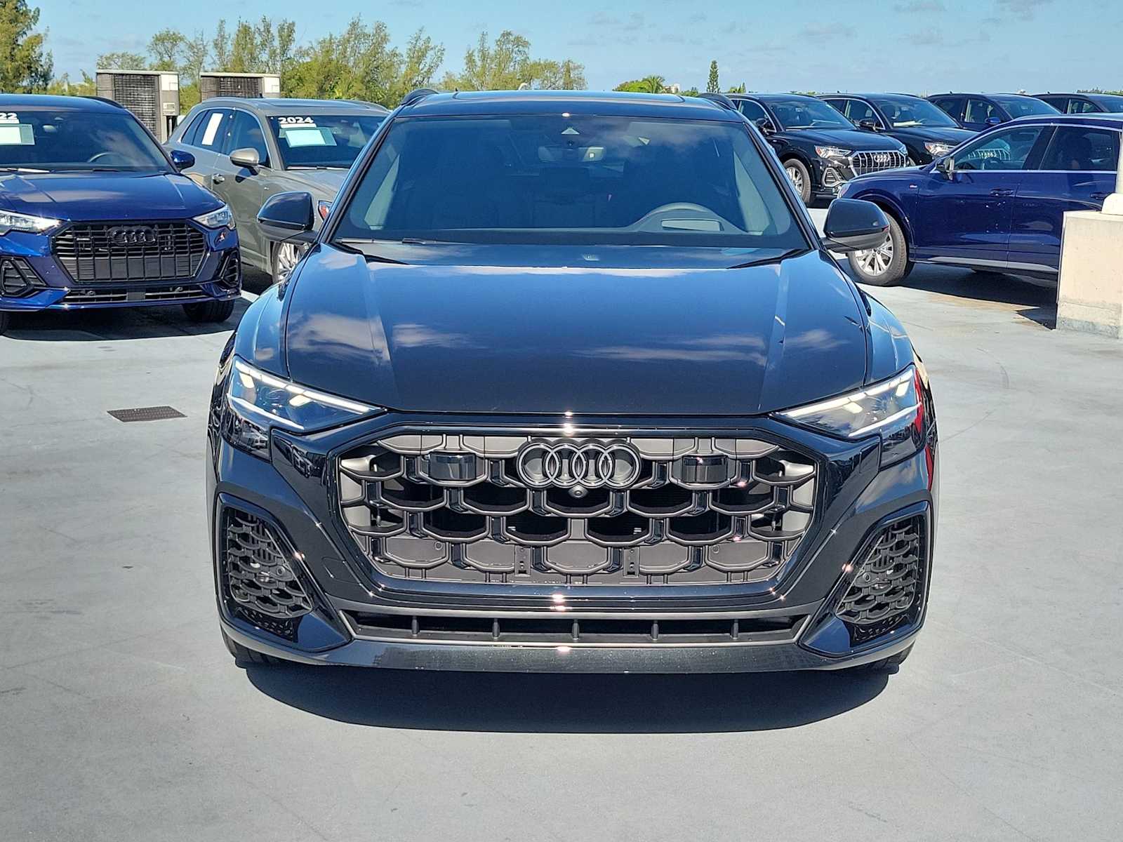Thumbnail: 2026 Audi Q8 - 9