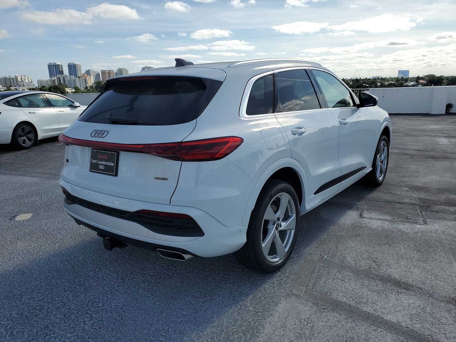 Thumbnail: 2025 Audi Q5 - 6