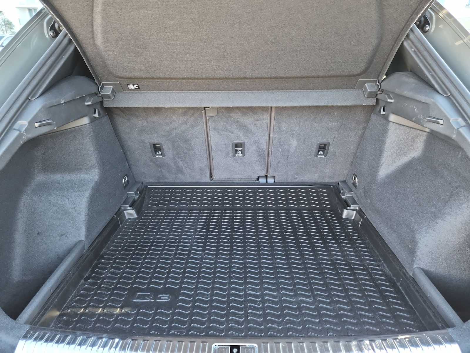 Thumbnail: 2023 Audi Q3 - 27