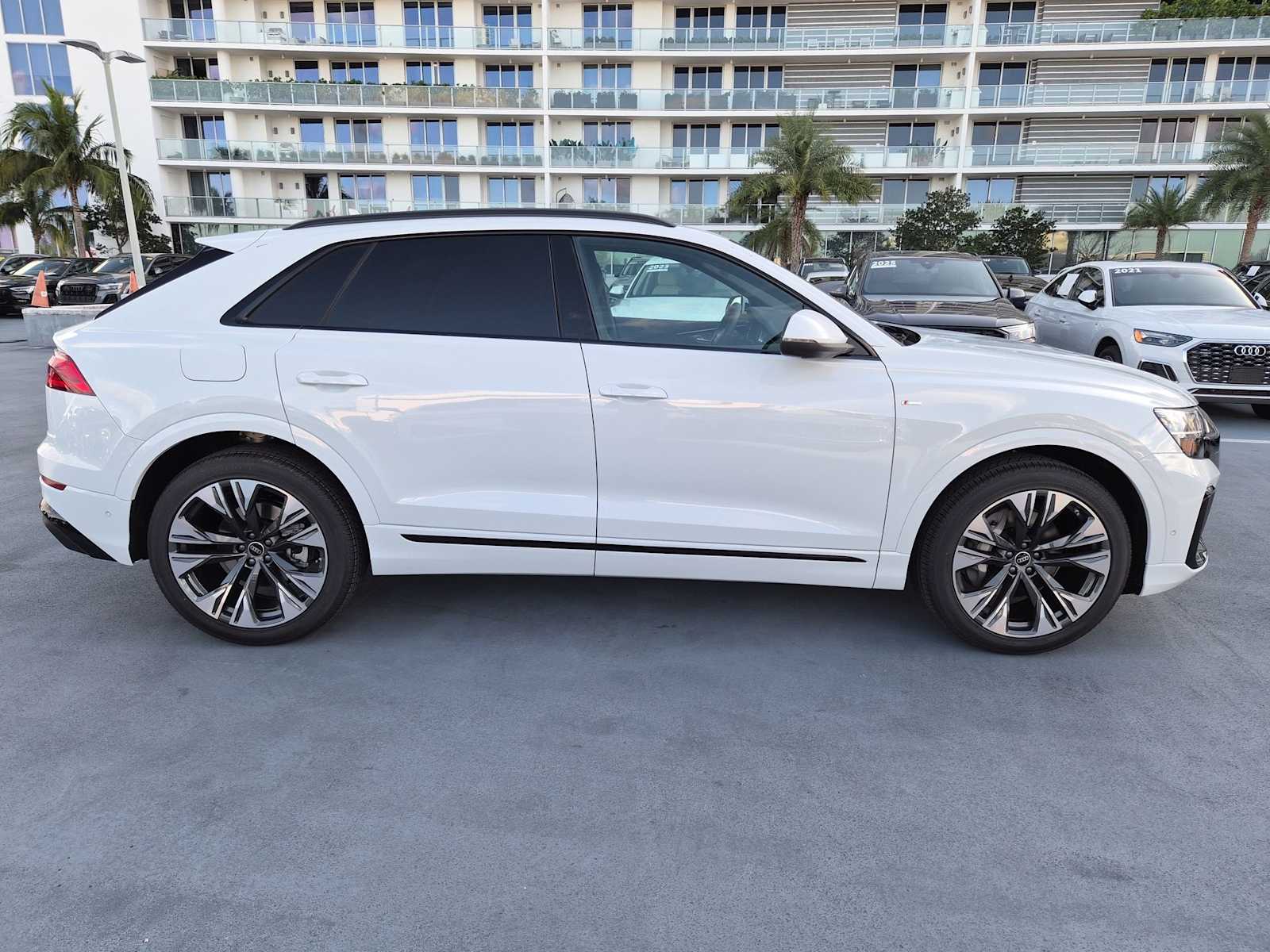 Thumbnail: 2026 Audi Q8 - 7