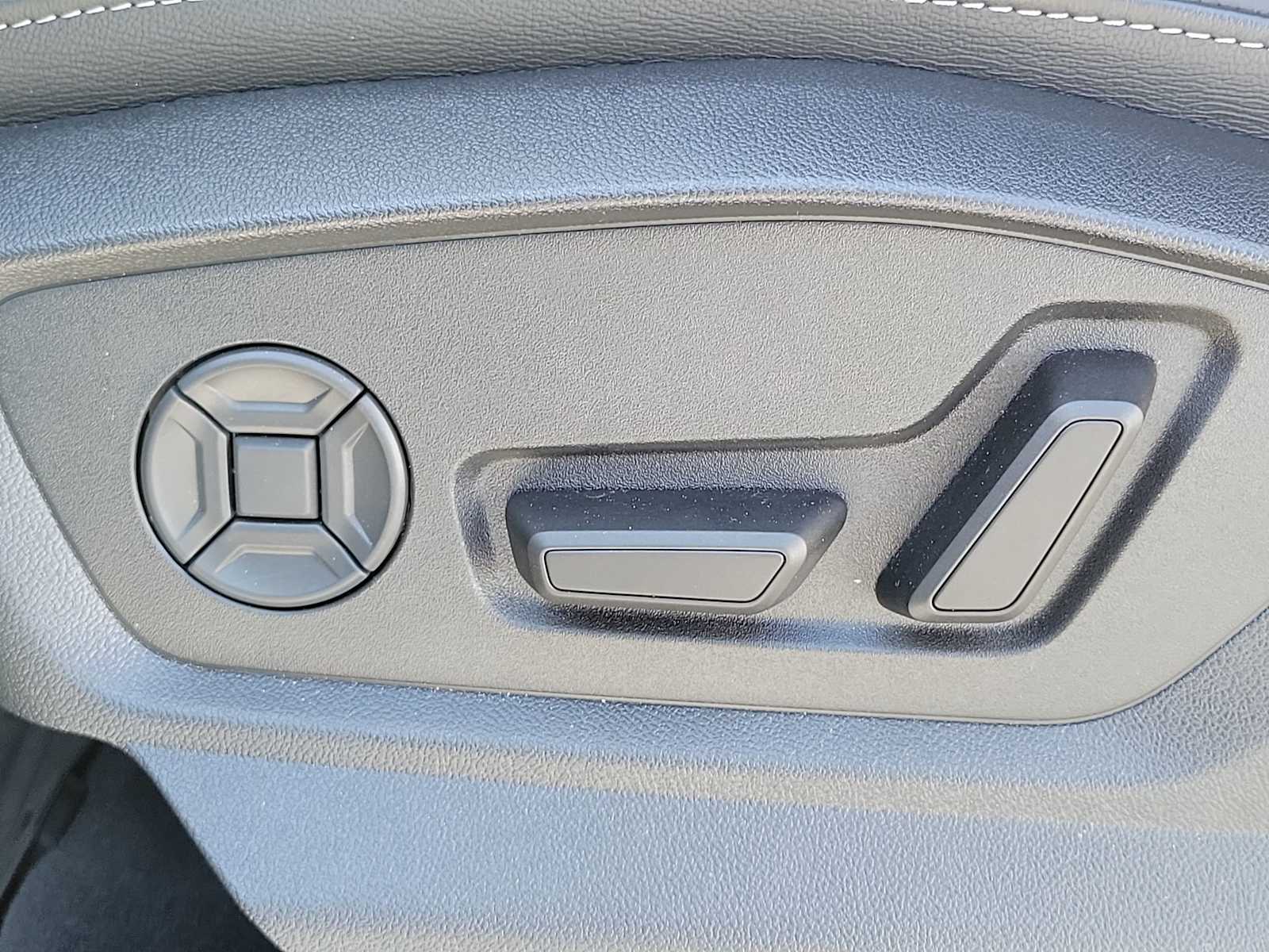 Thumbnail: 2025 Audi Q8 - 16