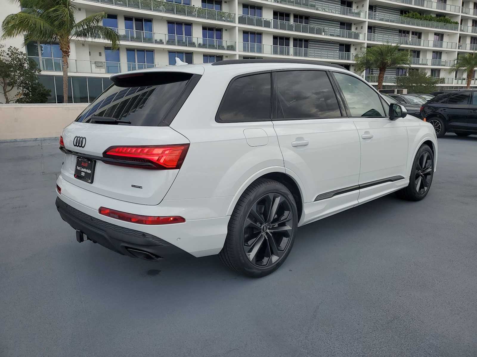 Thumbnail: 2025 Audi Q7 - 6