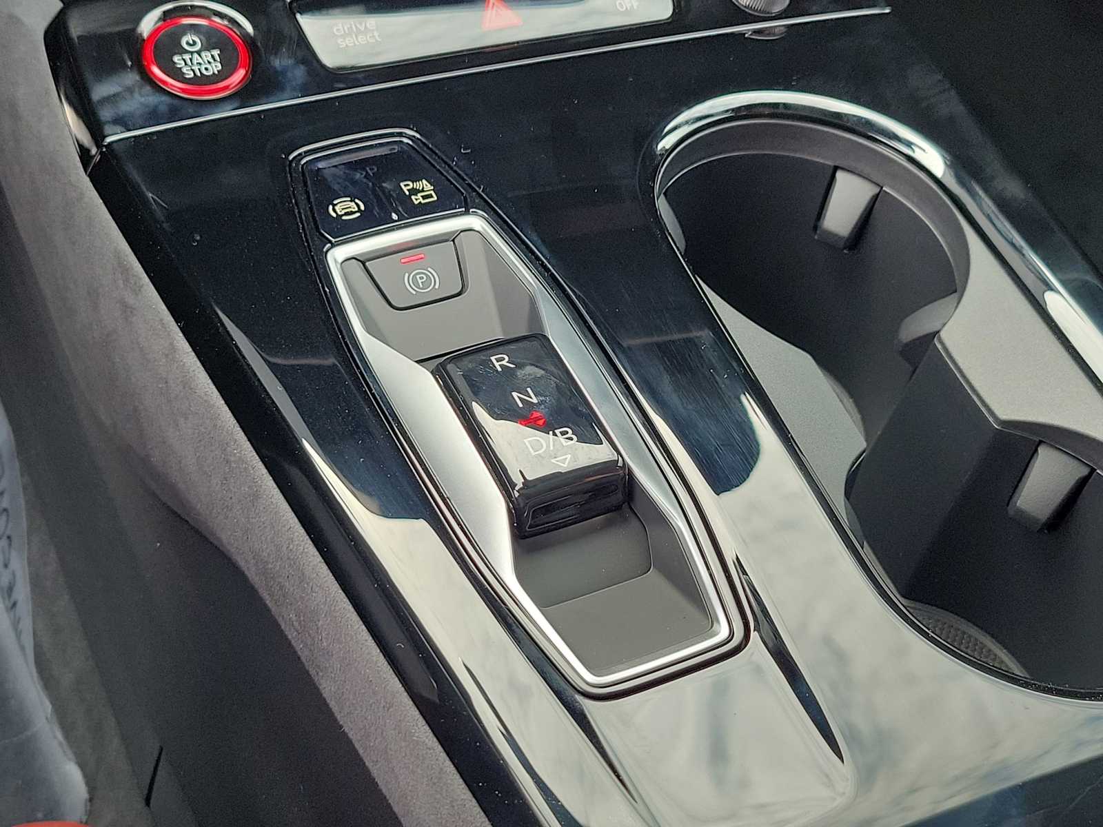 Thumbnail: 2025 Audi e-tron S - 25