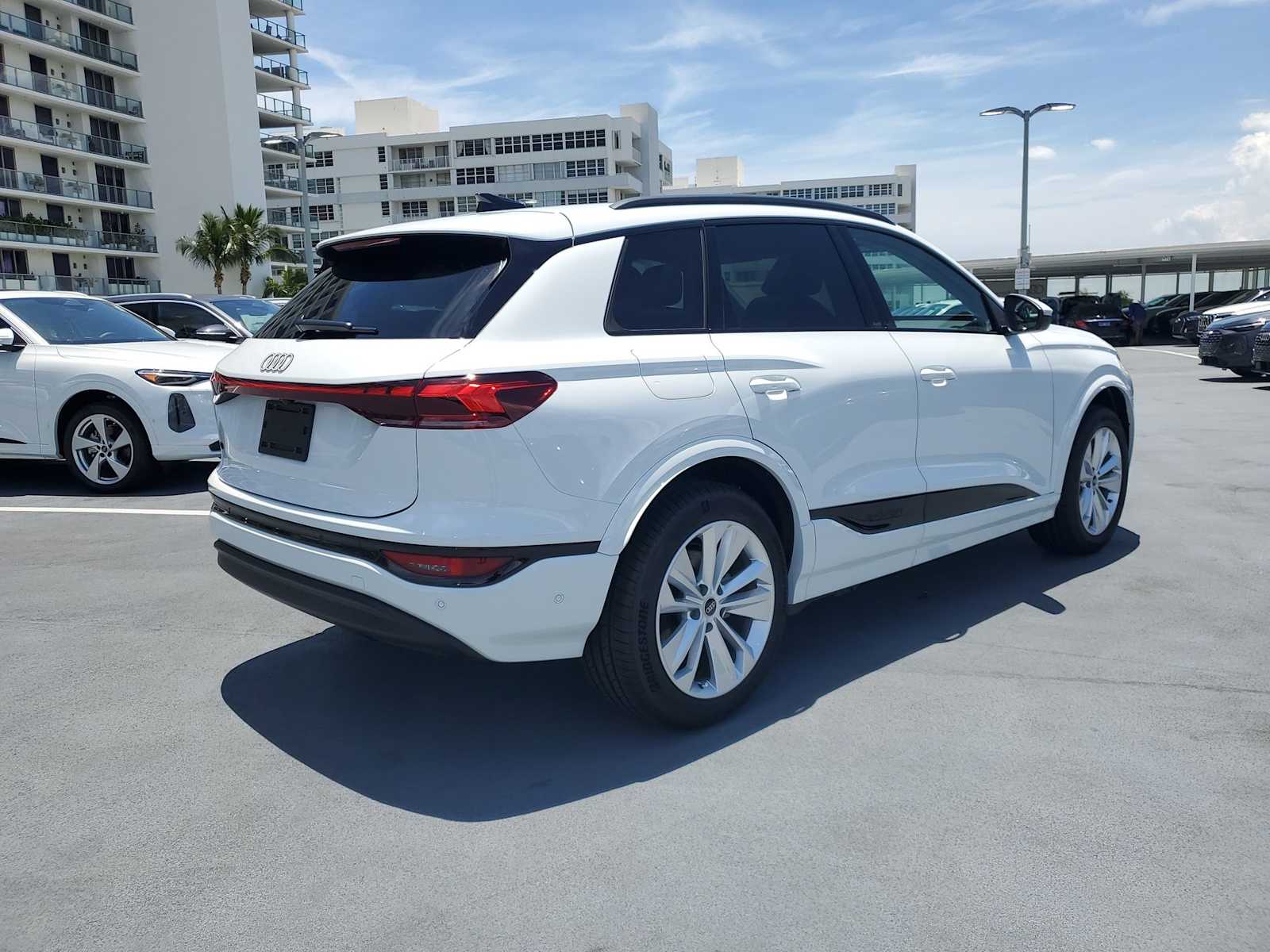 Thumbnail: 2025 Audi Q6 e-tron - 6