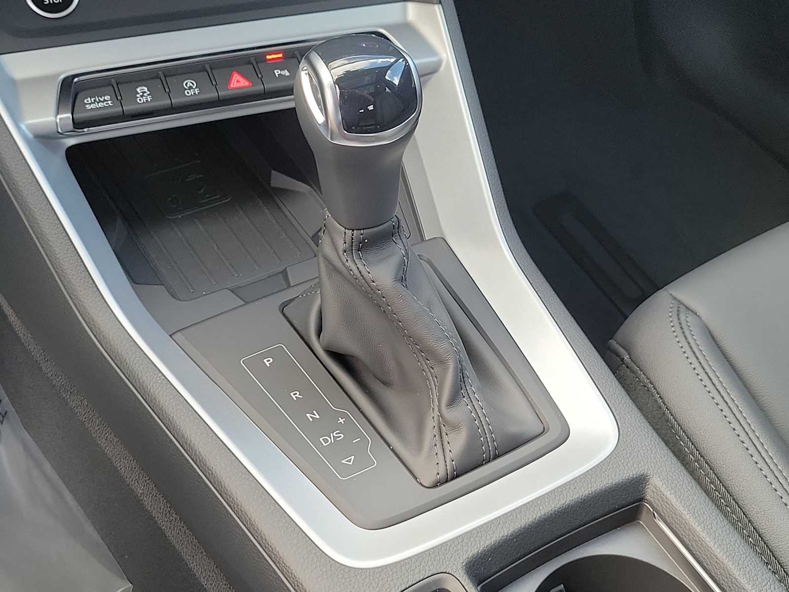 Thumbnail: 2025 Audi Q3 - 25