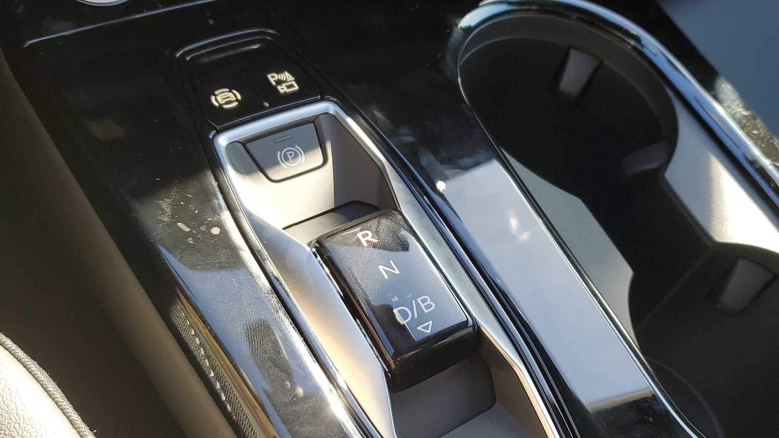 Thumbnail: 2027 Audi Q6 e-tron - 32