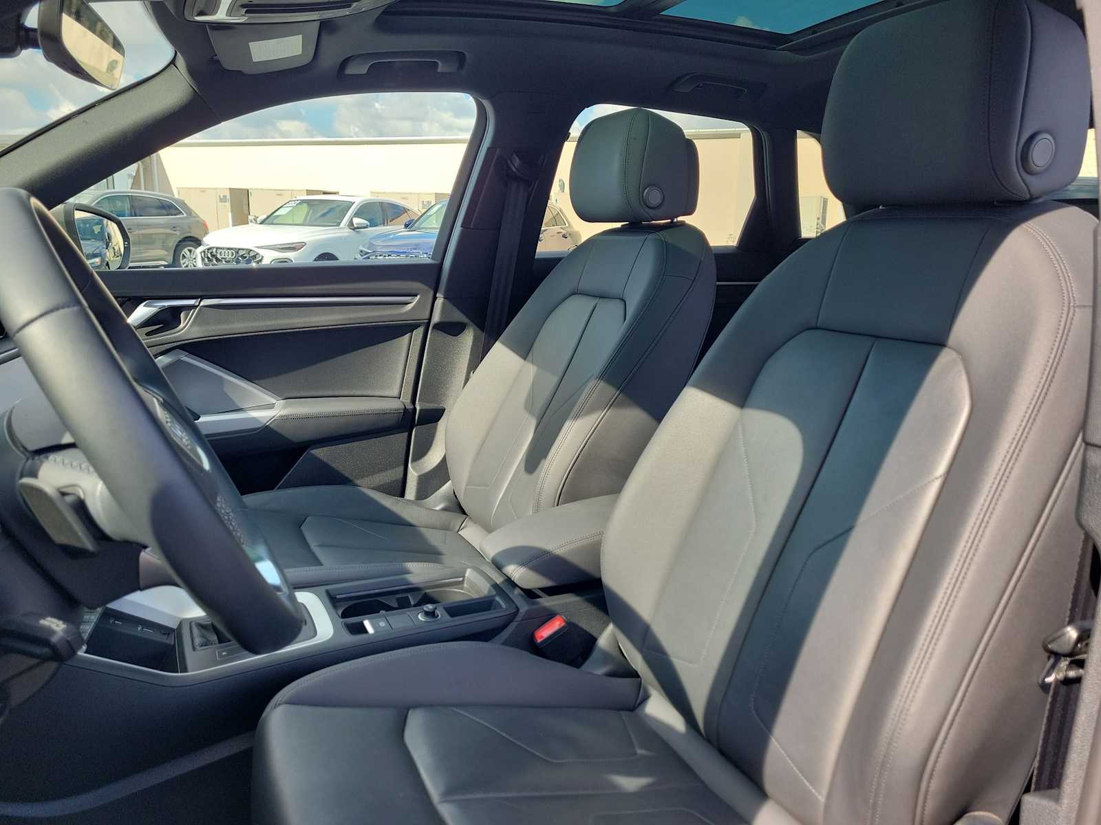 Thumbnail: 2021 Audi Q3 - 15