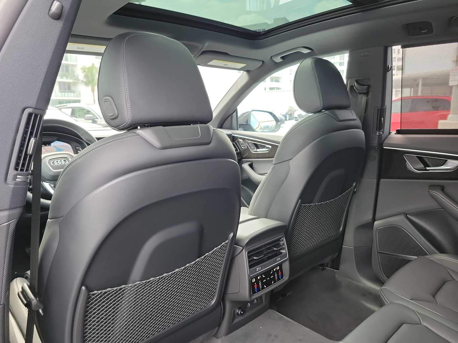 Thumbnail: 2025 Audi Q8 - 17