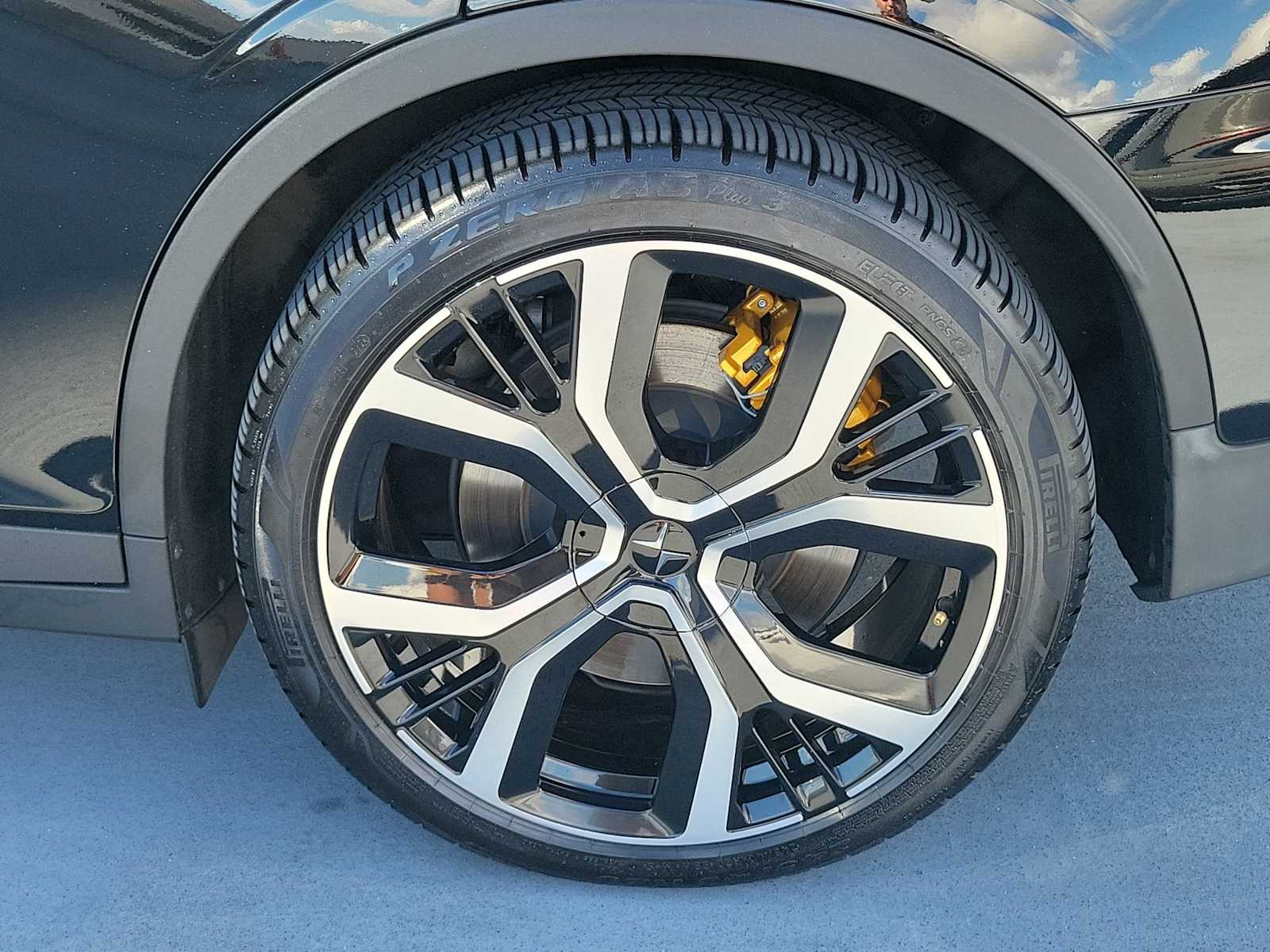 Thumbnail: 2022 Polestar 2 - 11