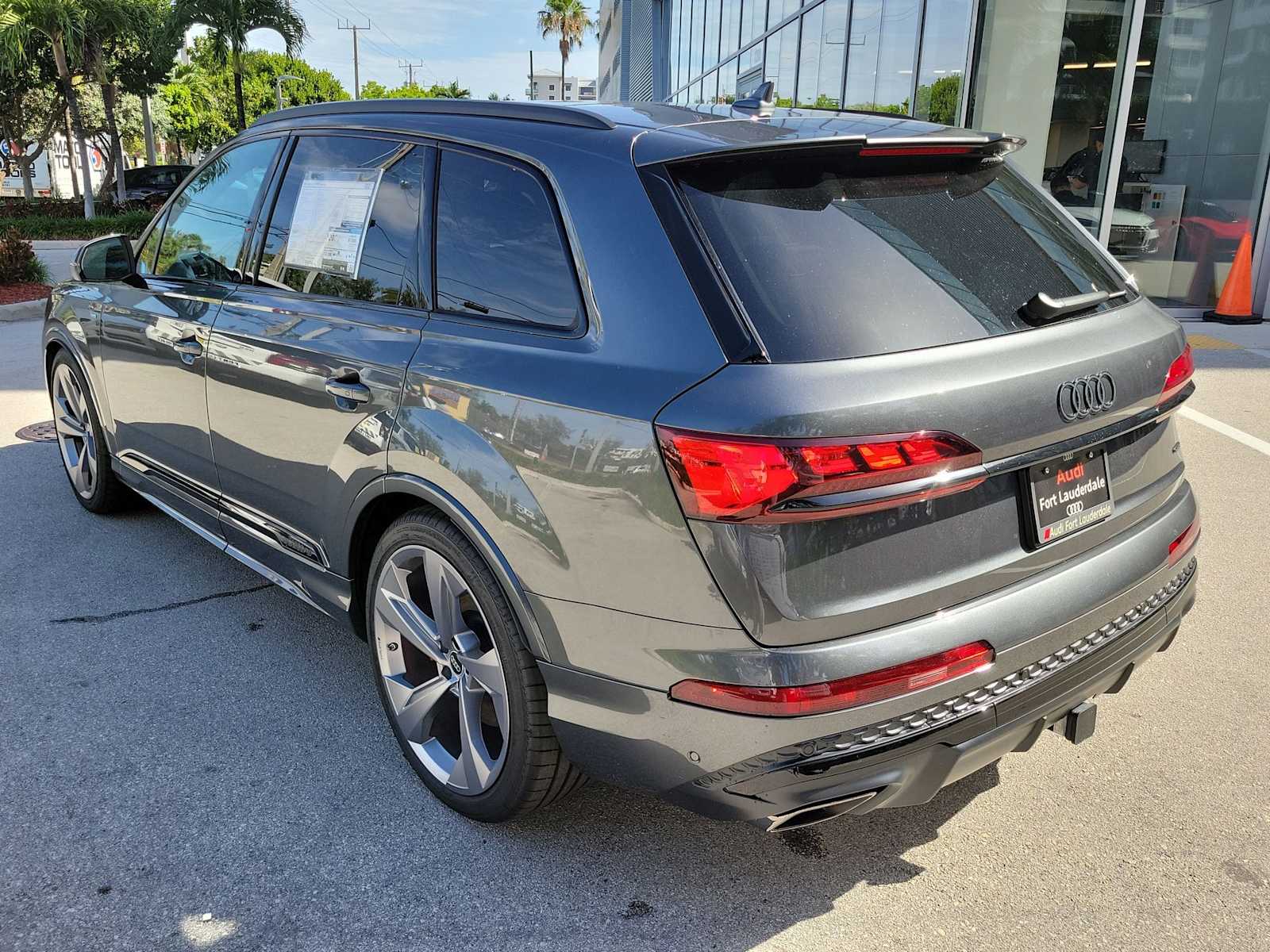 Thumbnail: 2026 Audi Q7 - 4