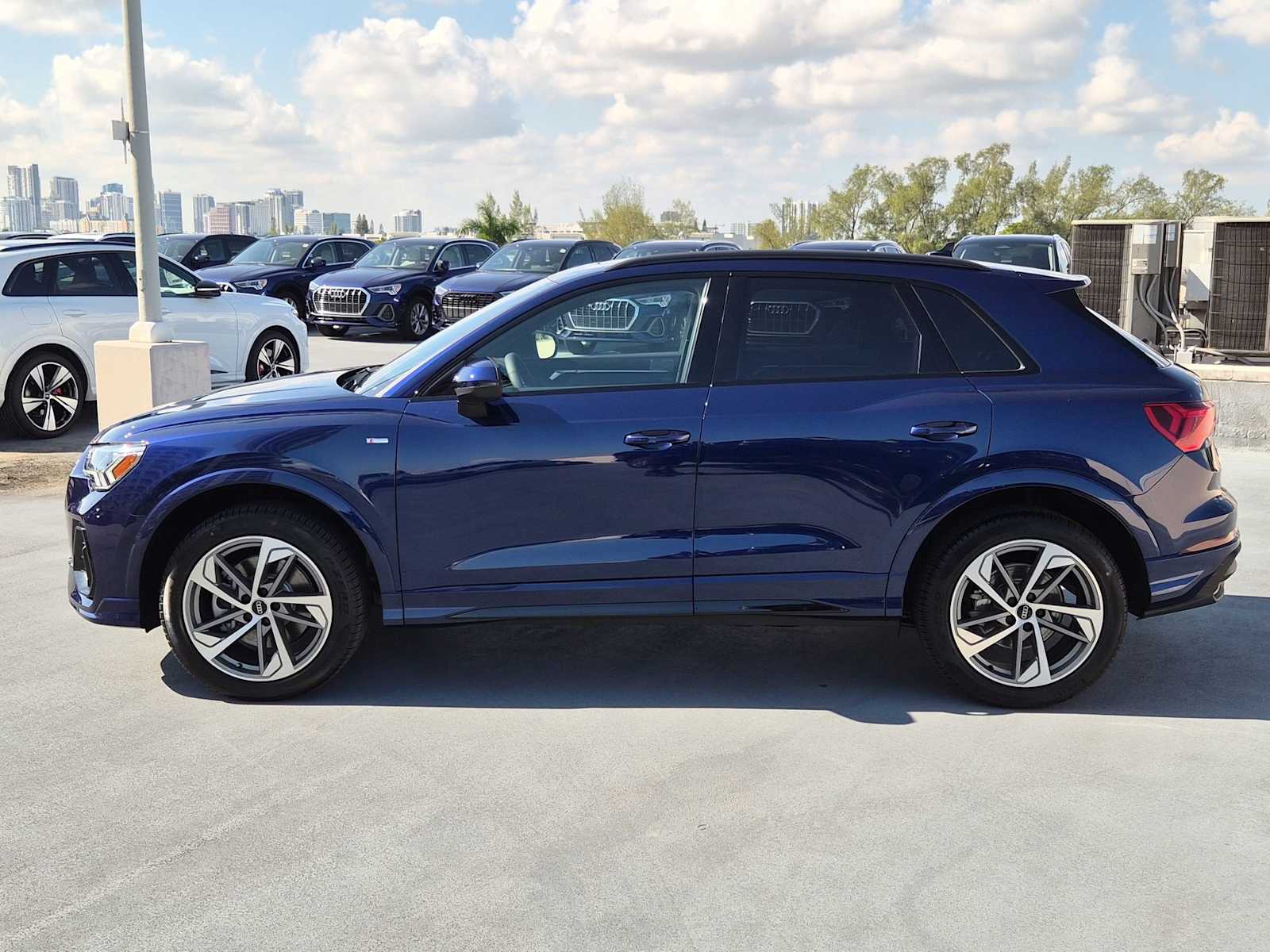 Thumbnail: 2025 Audi Q3 - 3