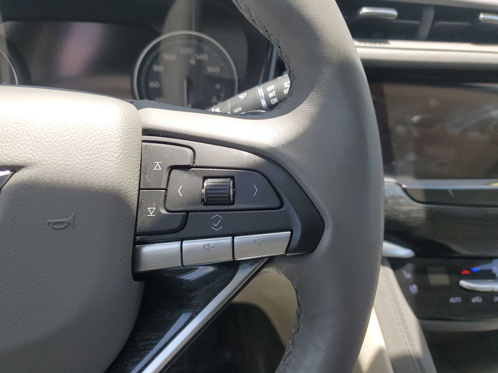 Thumbnail: 2023 Cadillac XT6 - 18