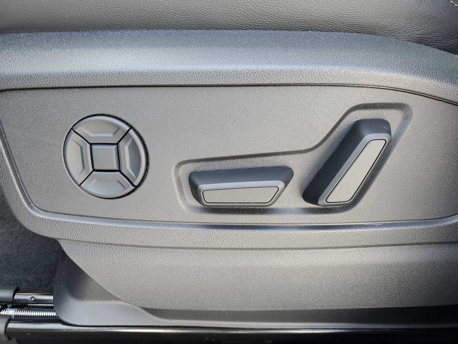 Thumbnail: 2025 Audi Q5 - 13