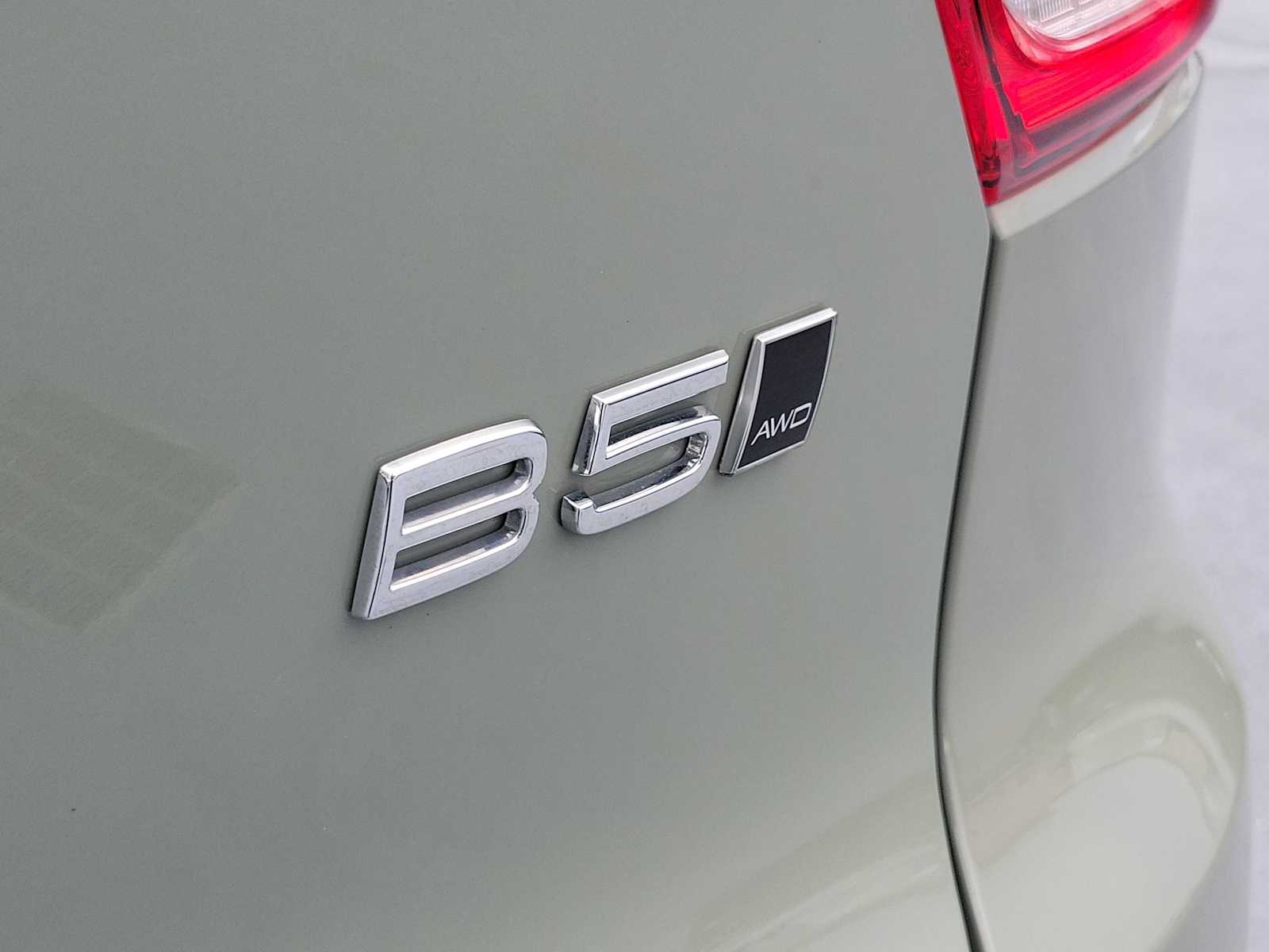 Thumbnail: 2024 Volvo XC40 - 11