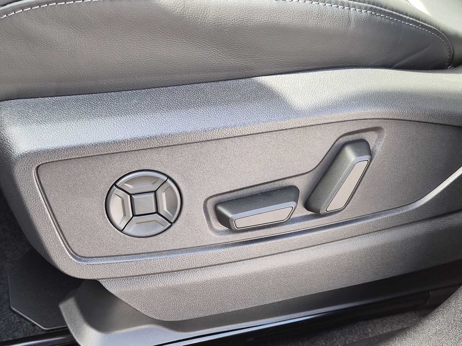 Thumbnail: 2025 Audi Q5 - 16