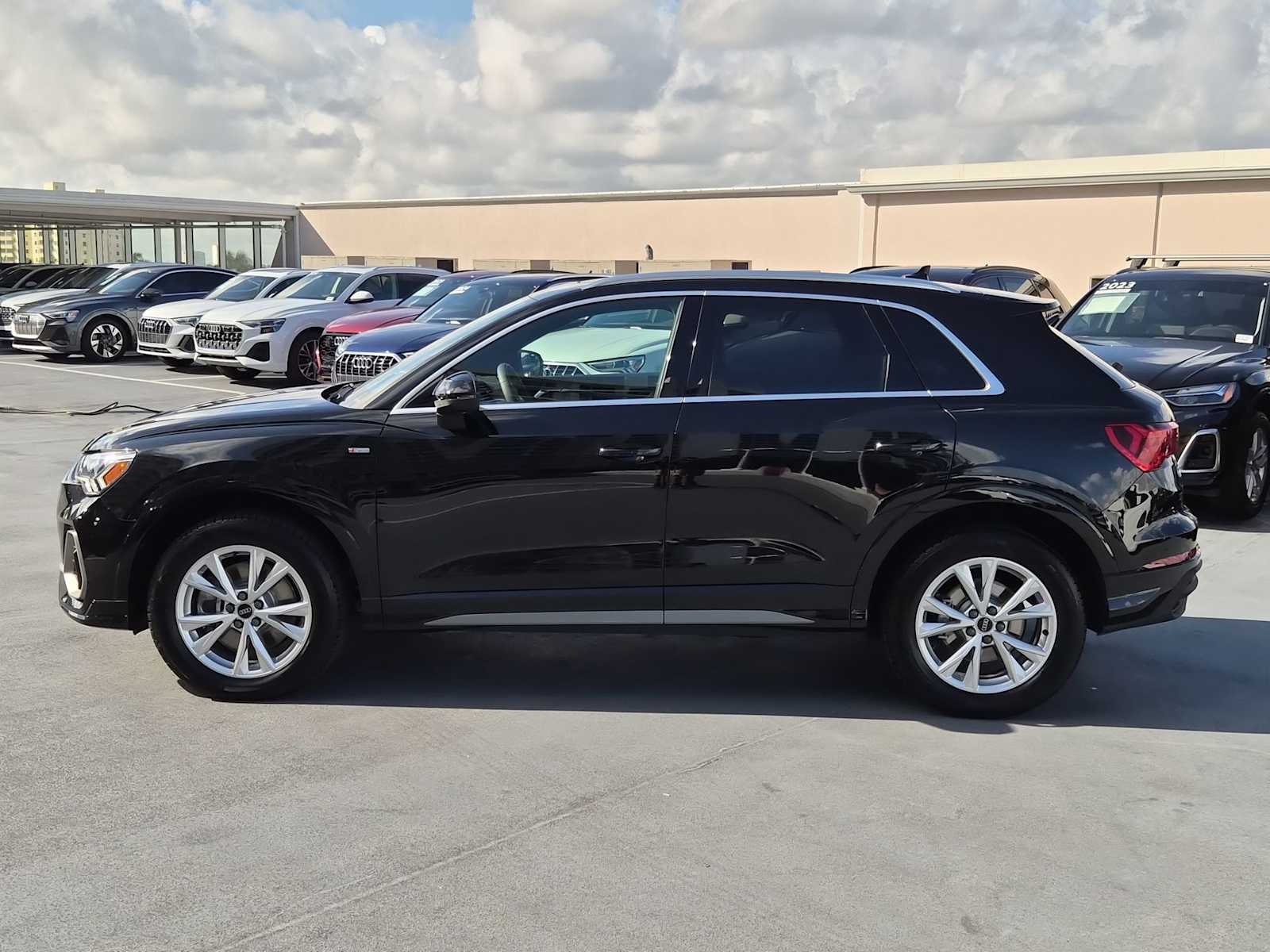 Thumbnail: 2025 Audi Q3 - 3