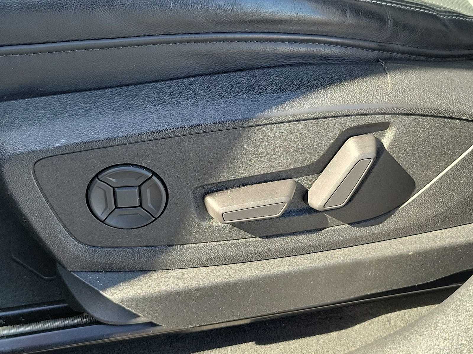 Thumbnail: 2019 Audi e-tron - 16