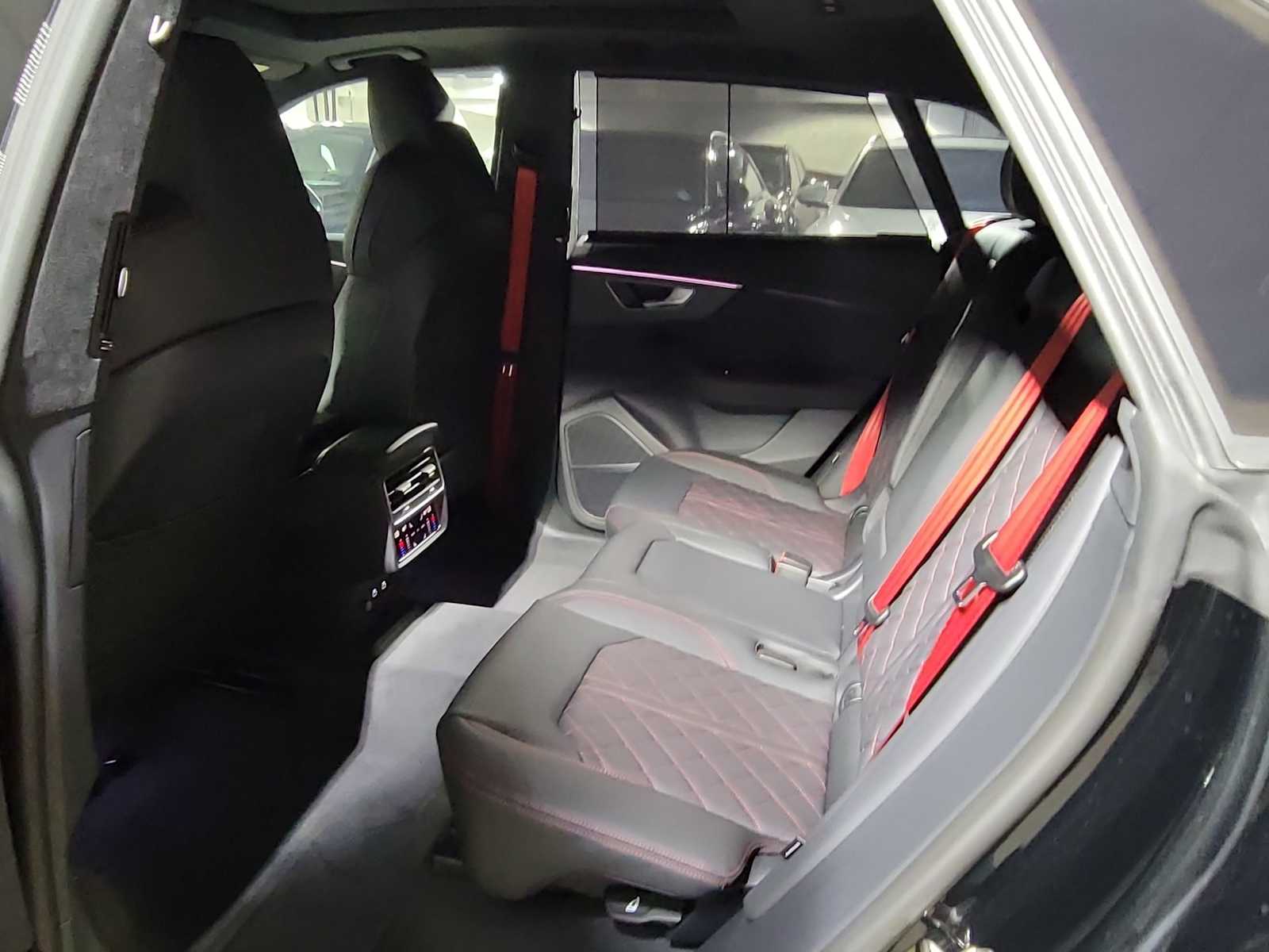 Thumbnail: 2026 Audi SQ8 - 15