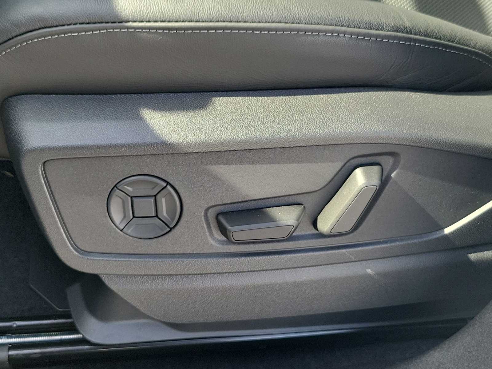 Thumbnail: 2025 Audi Q5 - 16