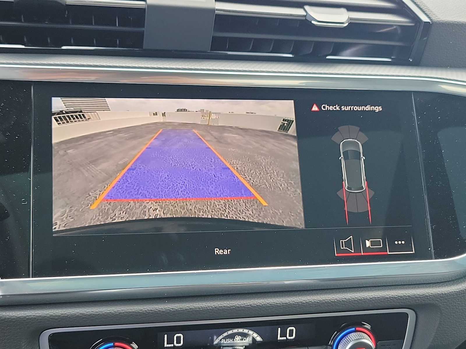 Thumbnail: 2025 Audi Q3 - 24