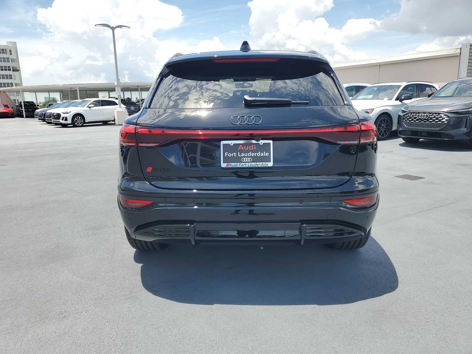 Thumbnail: 2025 Audi SQ6 e-tron - 5
