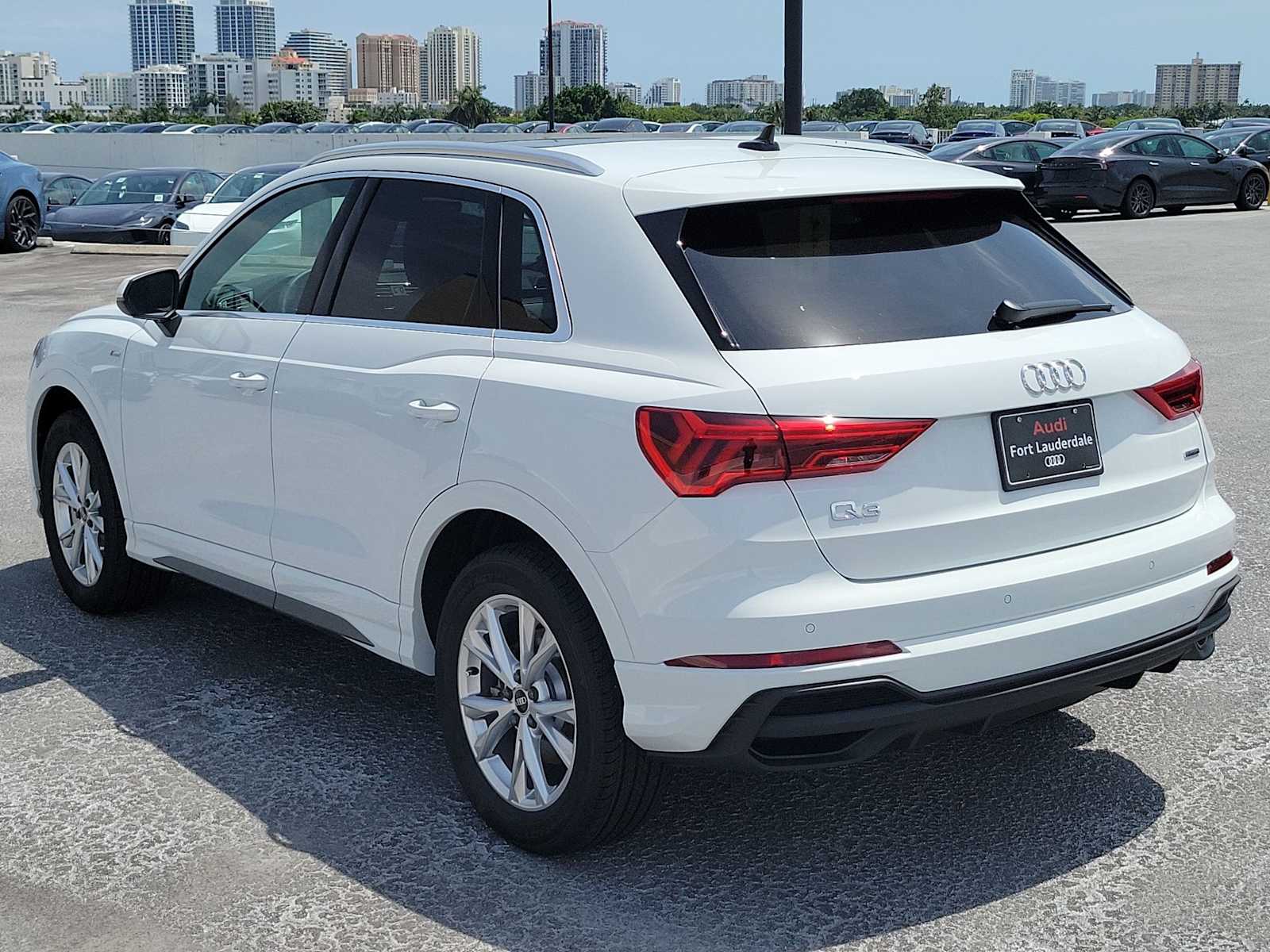 Thumbnail: 2025 Audi Q3 - 4