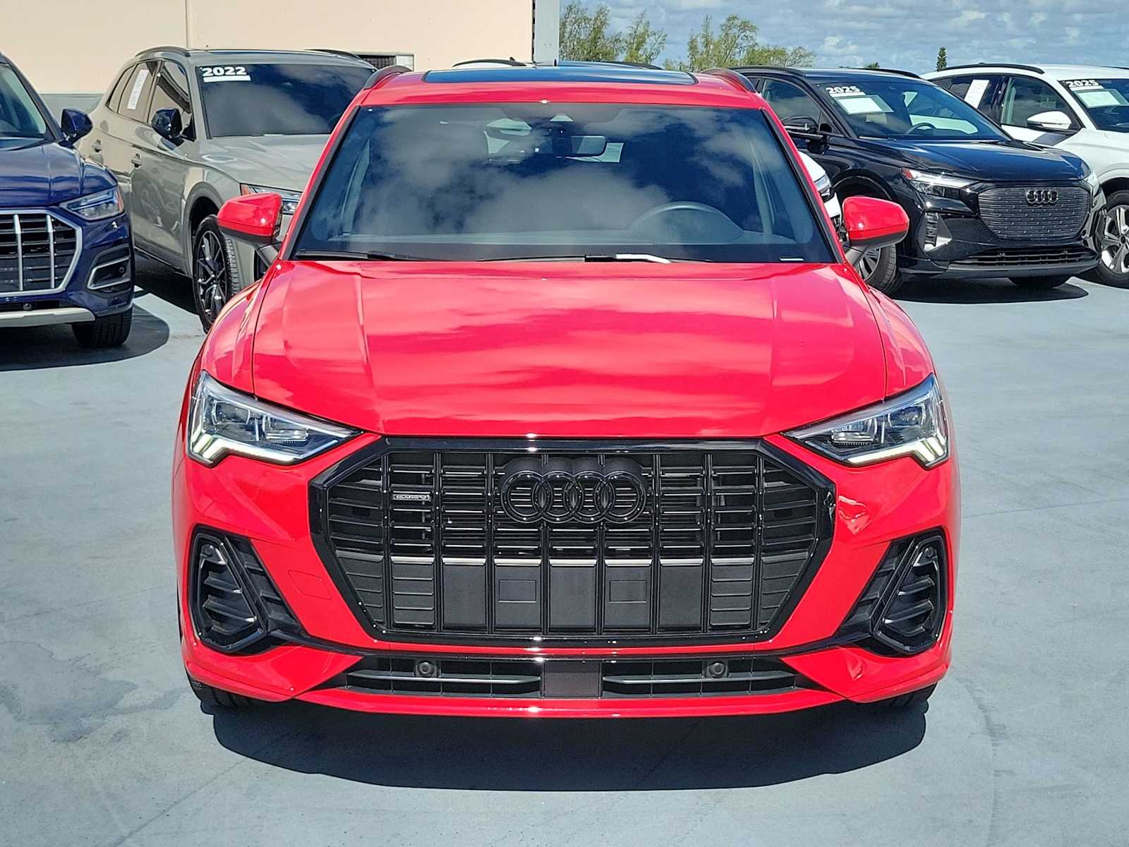 Thumbnail: 2025 Audi Q3 - 9